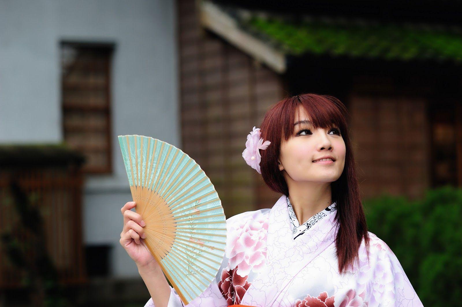 1600x1065 Japanese girl wallpaper