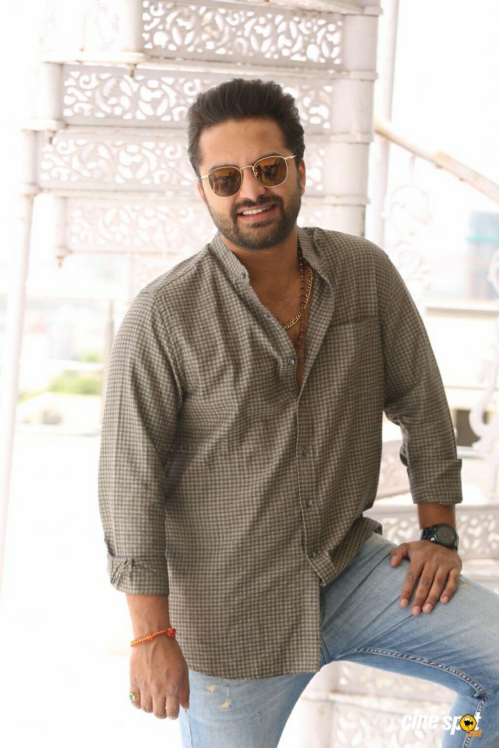 1024x1536 Falaknuma Das Hero Vishwak Sen Interview Photo (10)