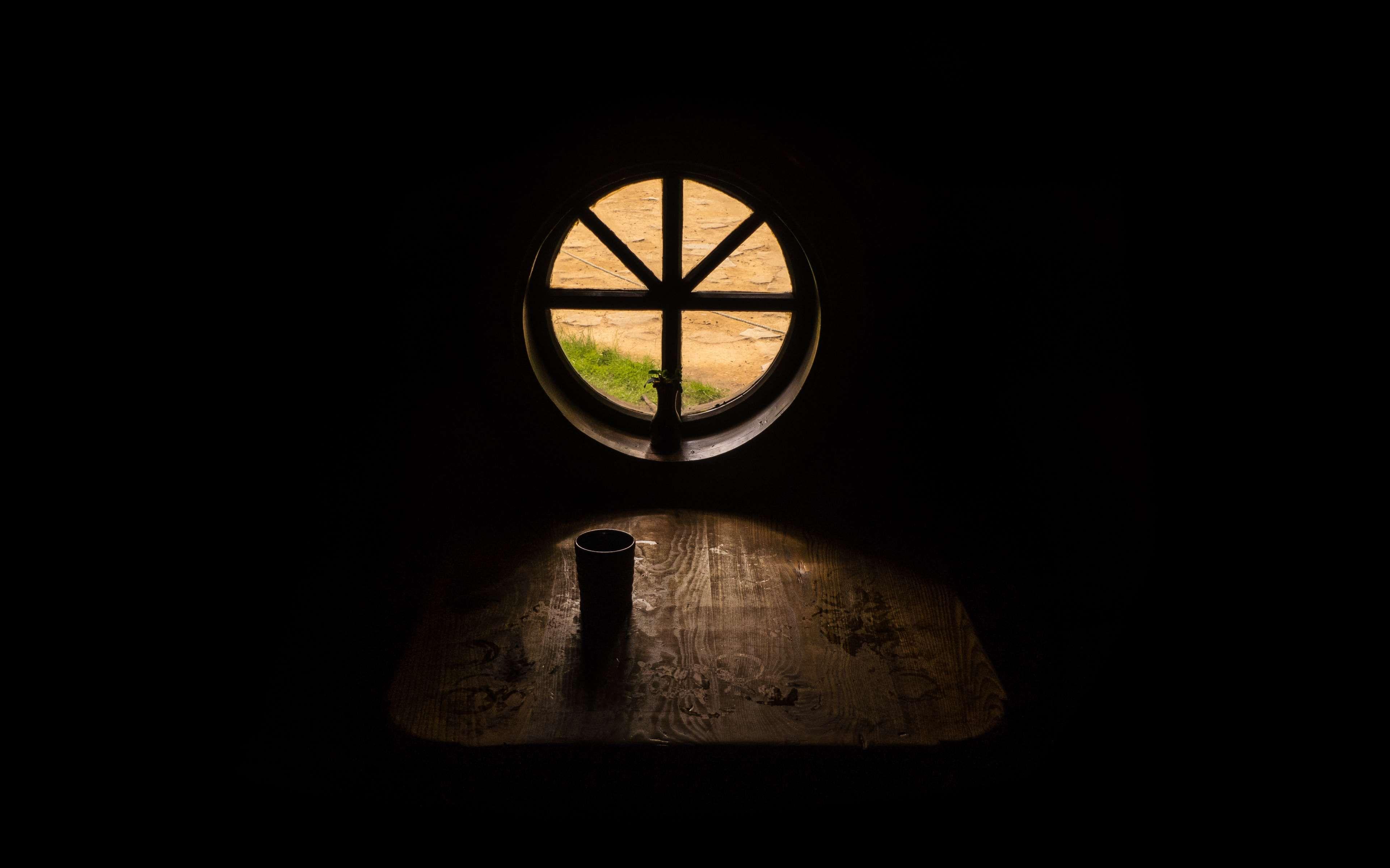 3840x2400 beer, cup, dark, drink, hobbit, hobbiton, inn, lord of the rings, new zealand, round, shadow, tavern, window 4k wallpaper. Mocah.org HD Desktop Wallpaper