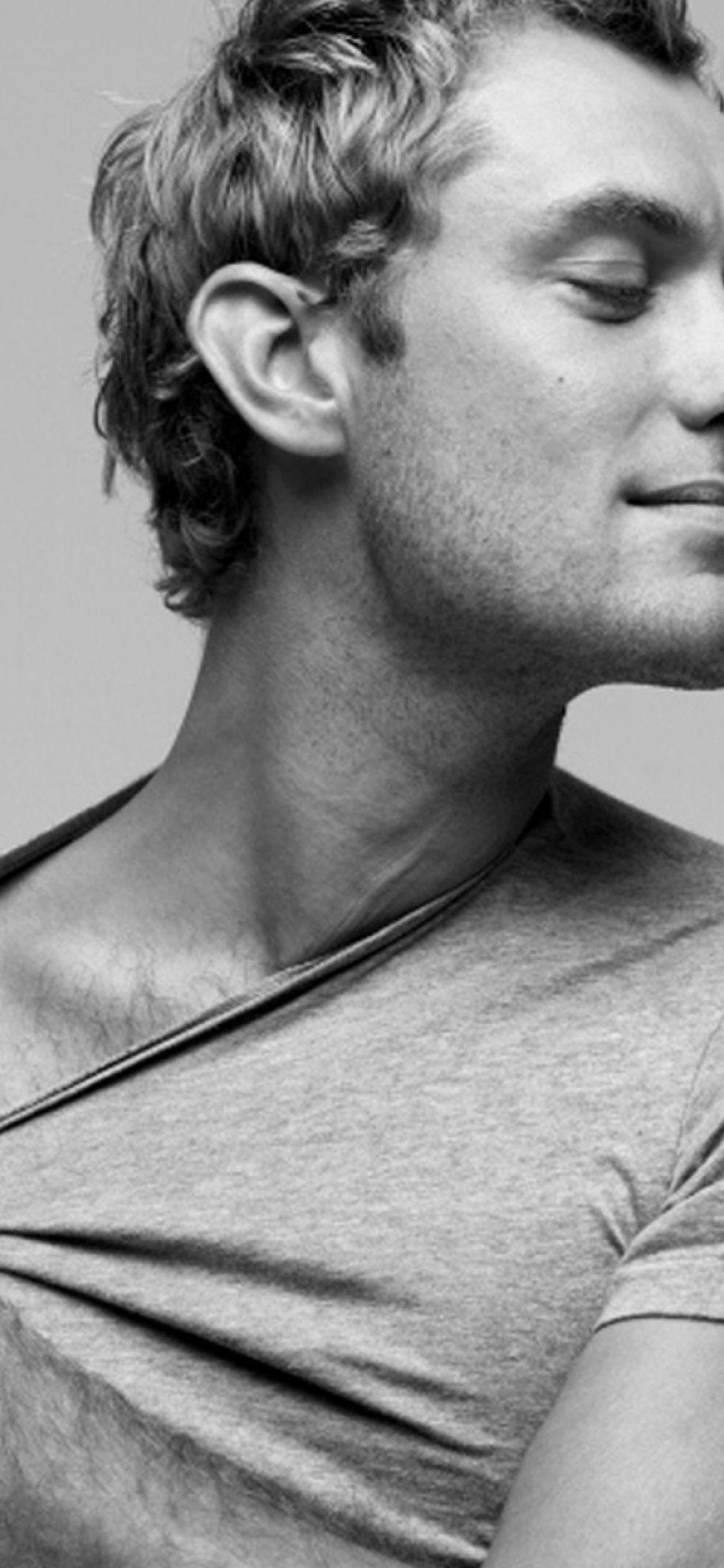 1125x2436 Jude Law T Shirt Image IPhone XS, IPhone IPhone X Wallpaper, HD Celebrities 4K Wallpaper, Image, Photo And Background