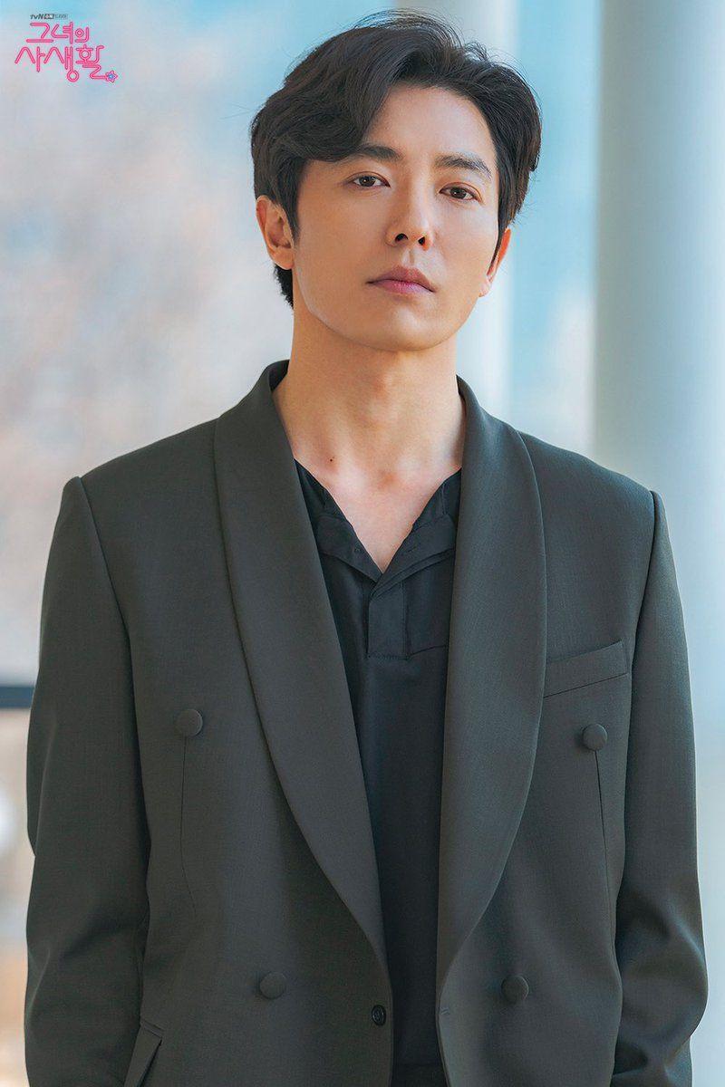 800x1200 kim jae uck vs 2019 Same black shirt with different color of blazers also different hairstyles but still look like arts. Agree ? So jungwoo or ryan ? #kimjaewook