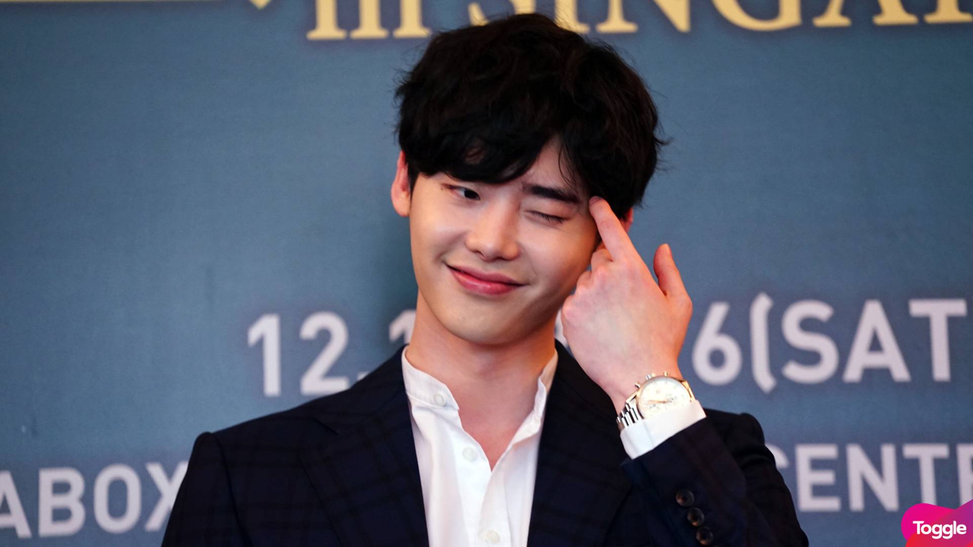 1920x1080 Lee Jong Suk got all hot and bothered on the set of W