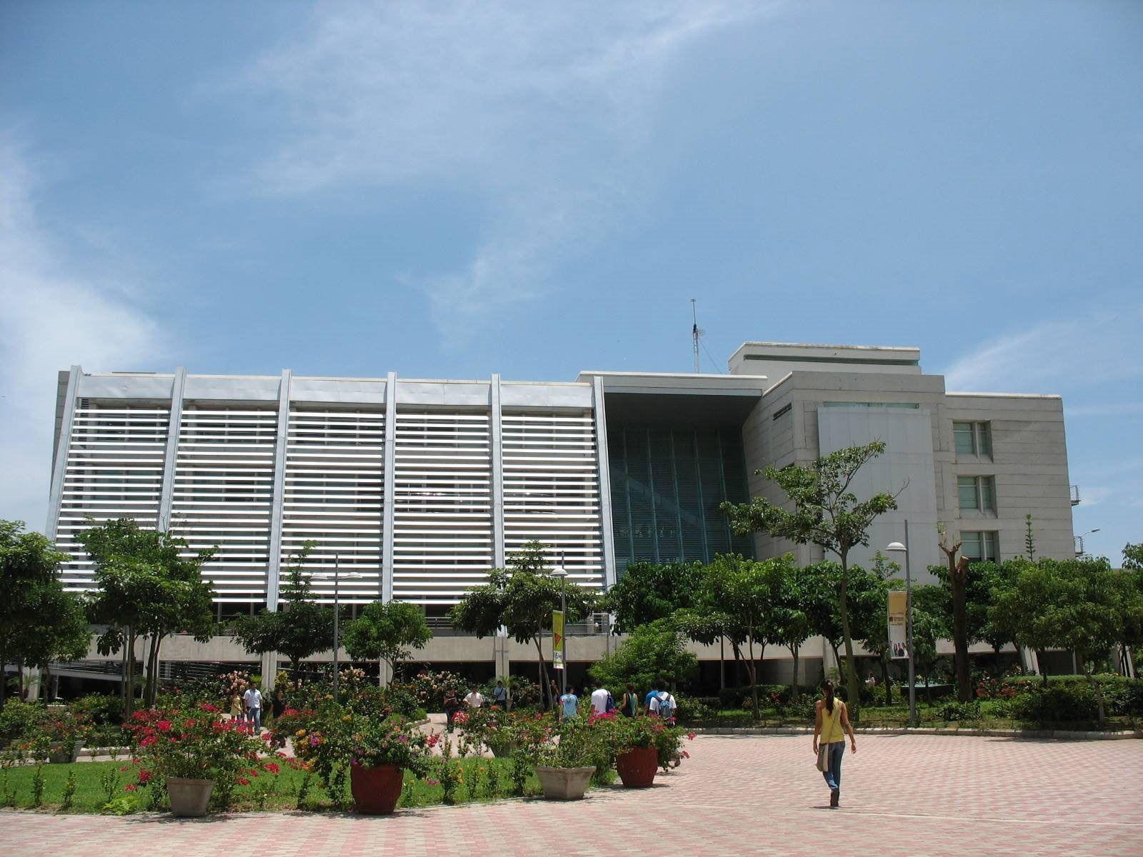 1600x1200 The Graduate School Building of the Universidad del Norte in Barranquilla, Colombia image Domain photo
