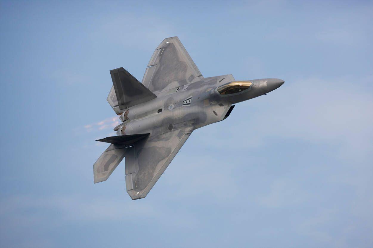 1251x834 Livingwalls Photo wallpaper «F22 Raptor» 470344