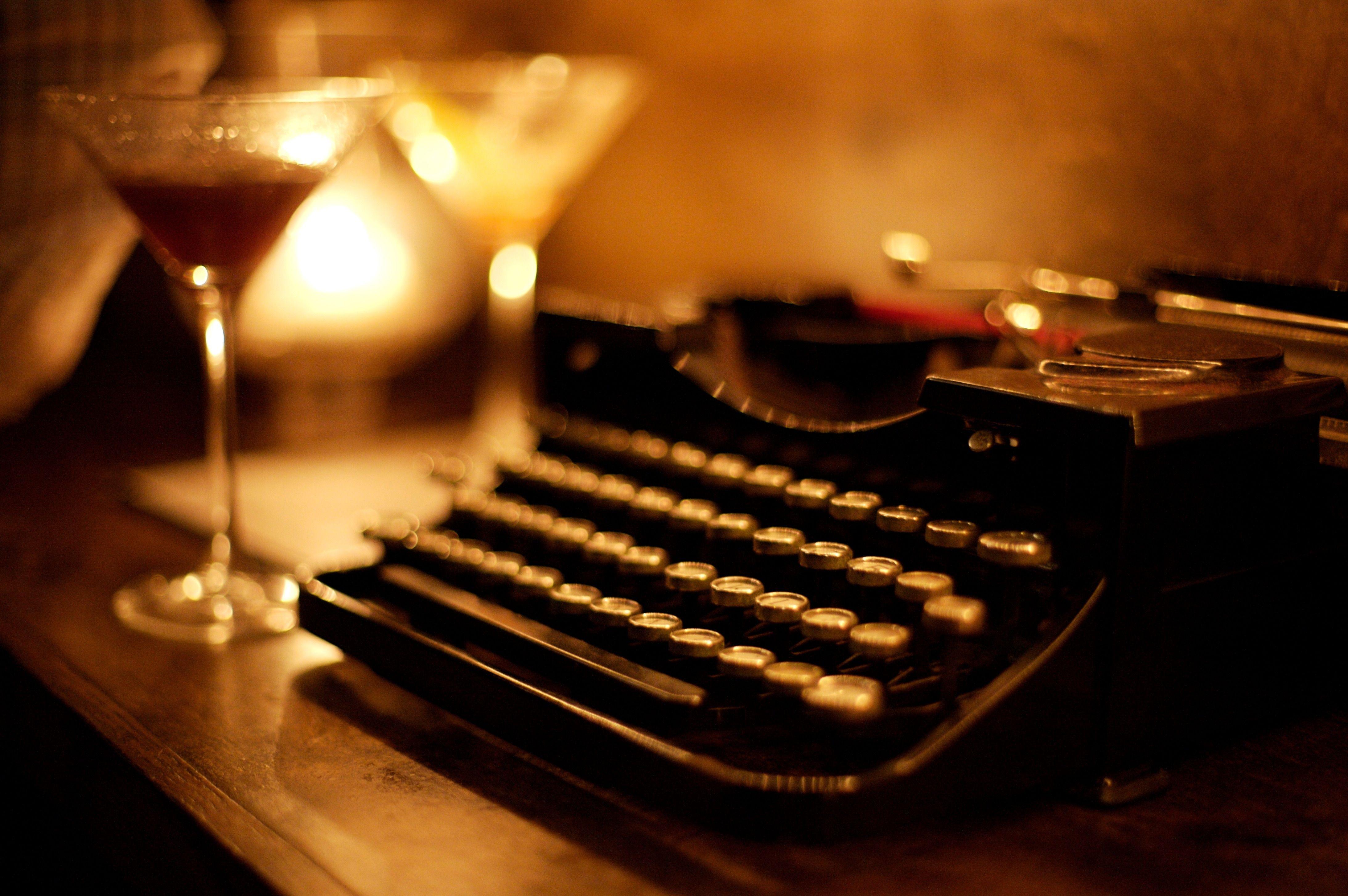 4372x2906 stainless steel and black typewriter and 2 cocktail glasses free