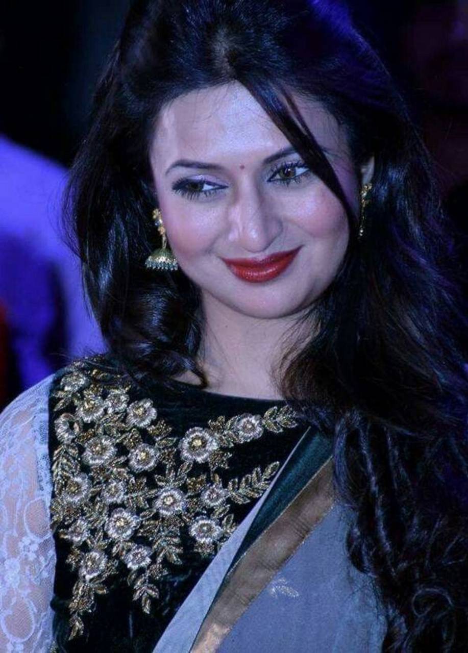 917x1280 Divyanka Tripathi wallpaper
