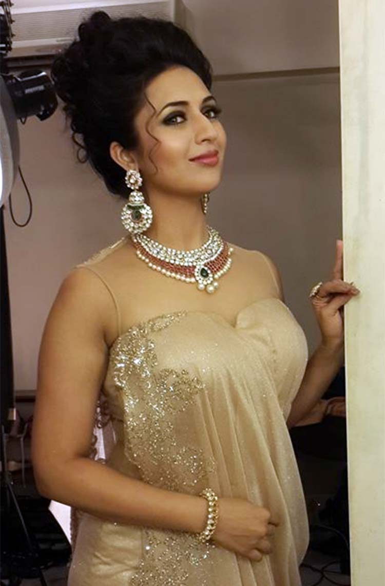 750x1141 Divyanka Tripathi Hot and Photo, Divyanka Hot Wallpaper, Divyanka Posters. Hot Divyanka Tripathi rocking the ethnic look