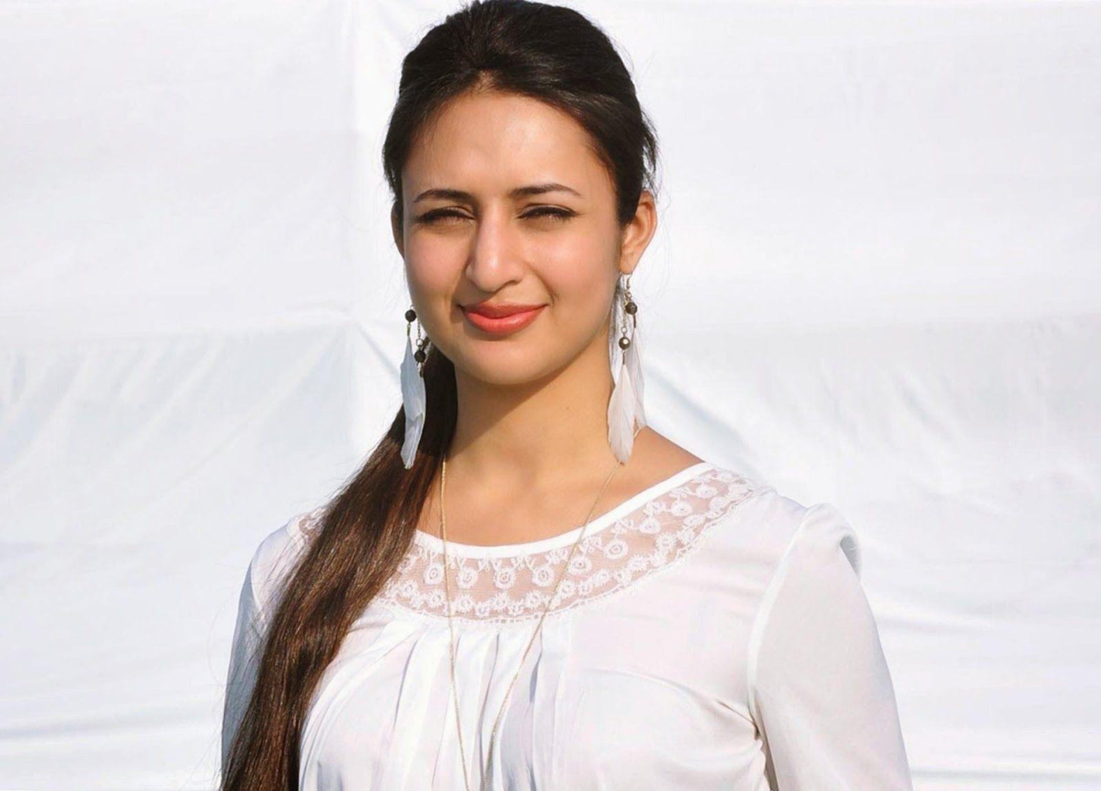 1600x1150 Divyanka Tripathi HD Wallpaper Tripathi, Download Wallpaper