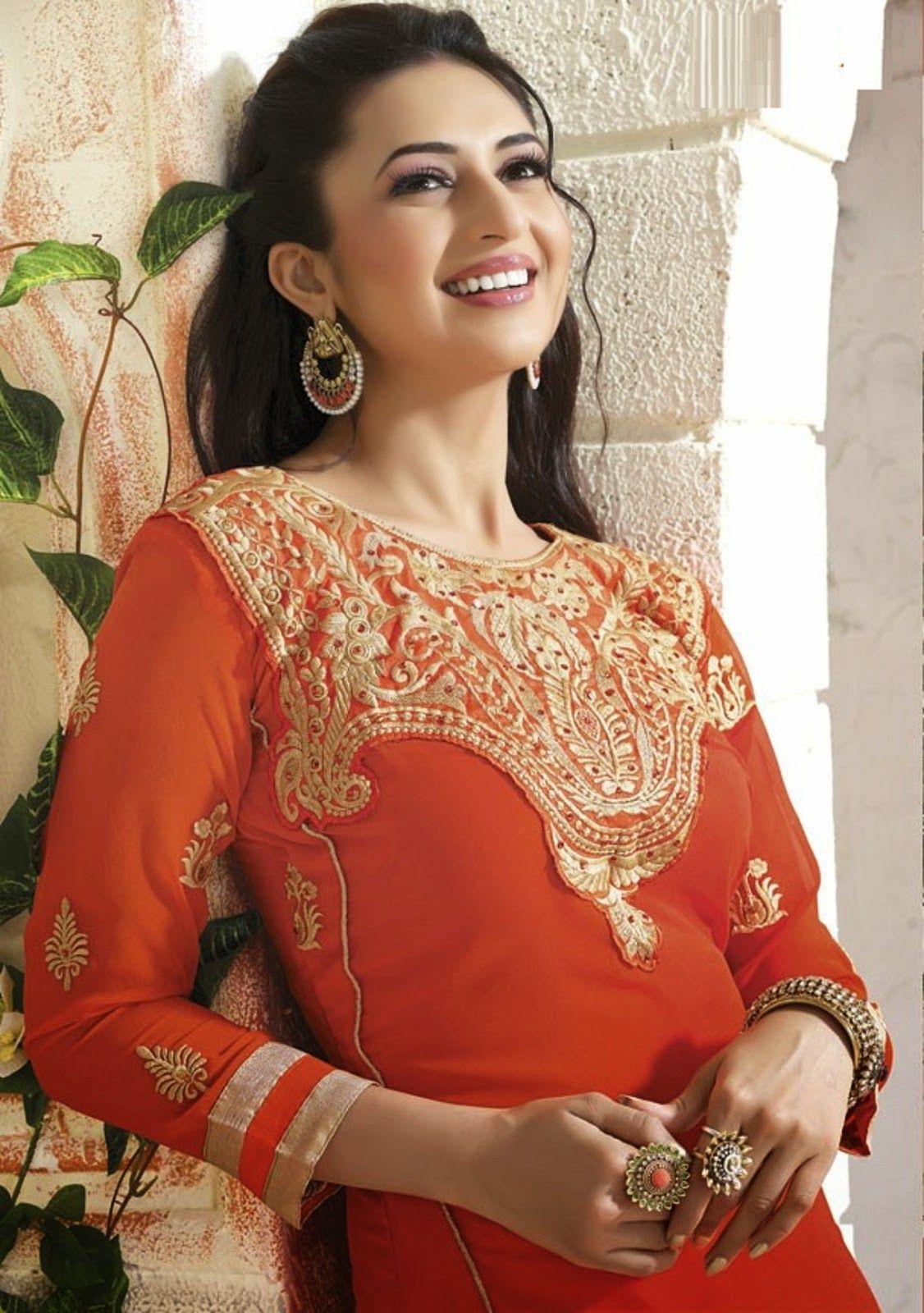 1126x1600 free stars wallpaper: Divyanka Tripathi HD Wallpaper