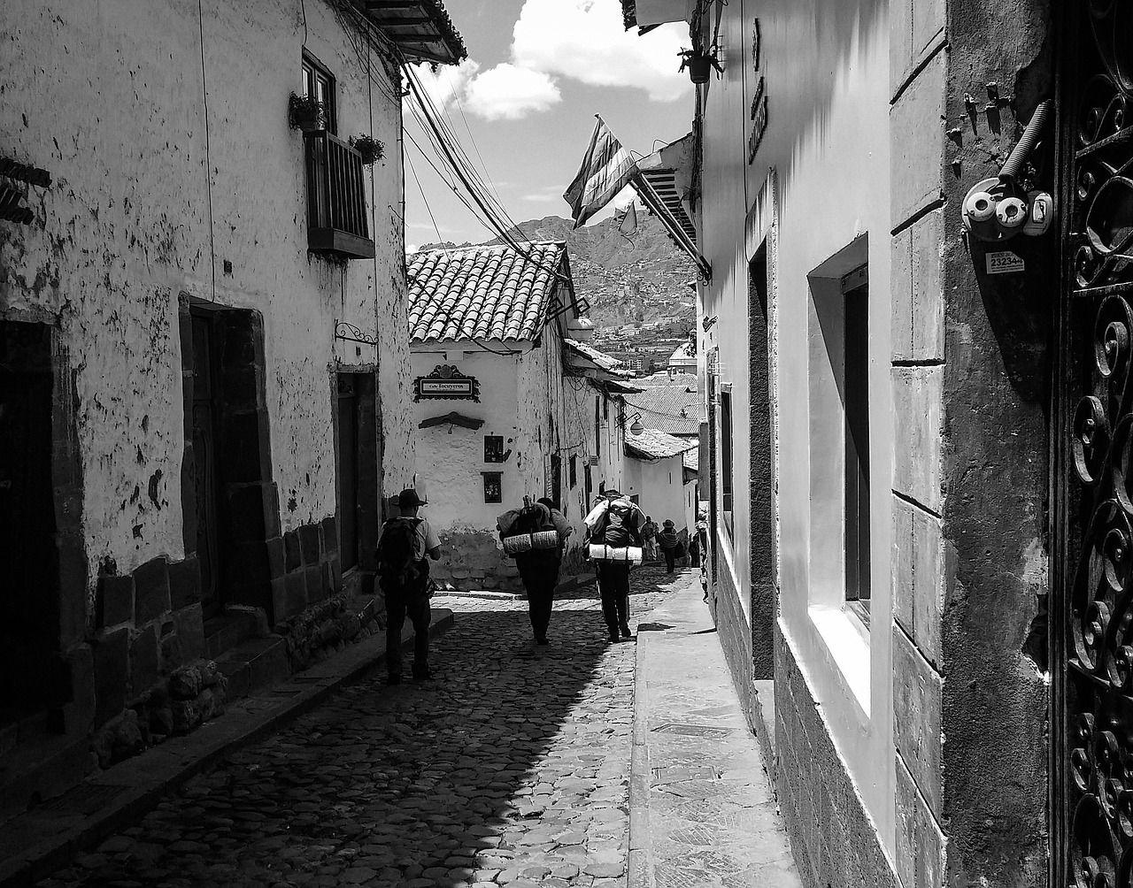 1280x1004 Travelers Cusco Peru