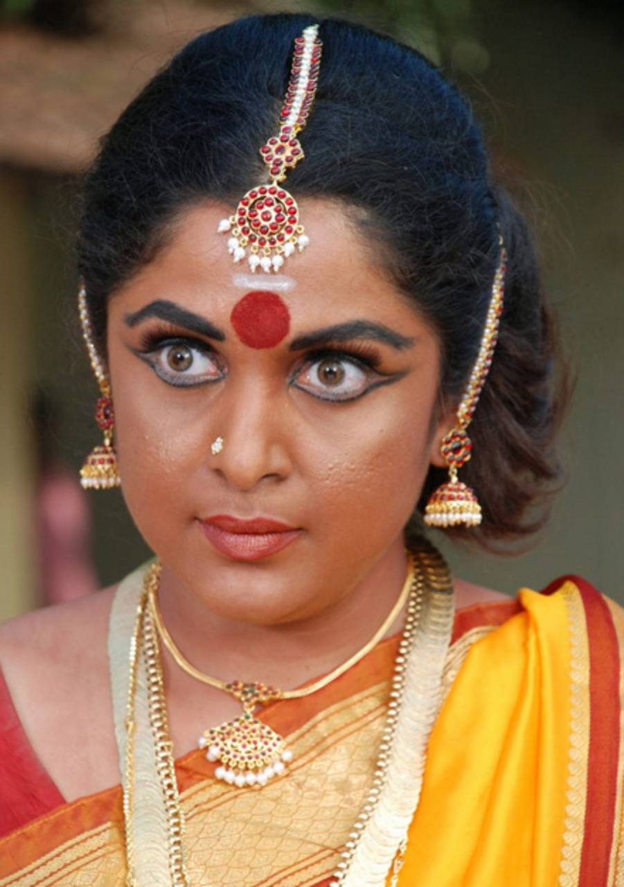 901x1280 Ramya Krishnan wallpaper