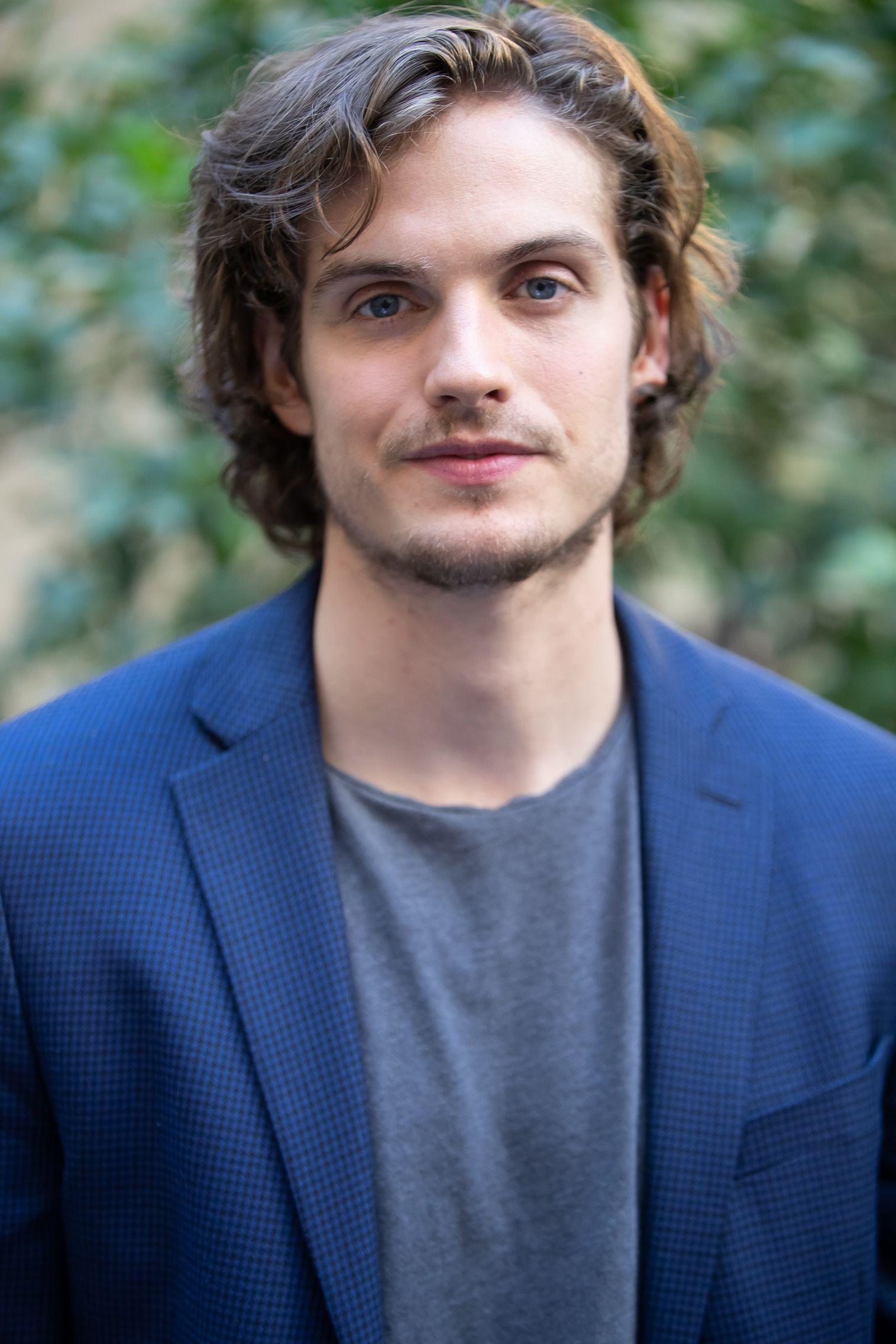 1515x2272 Daniel Sharman, Height & Life Story. Super Stars Bio