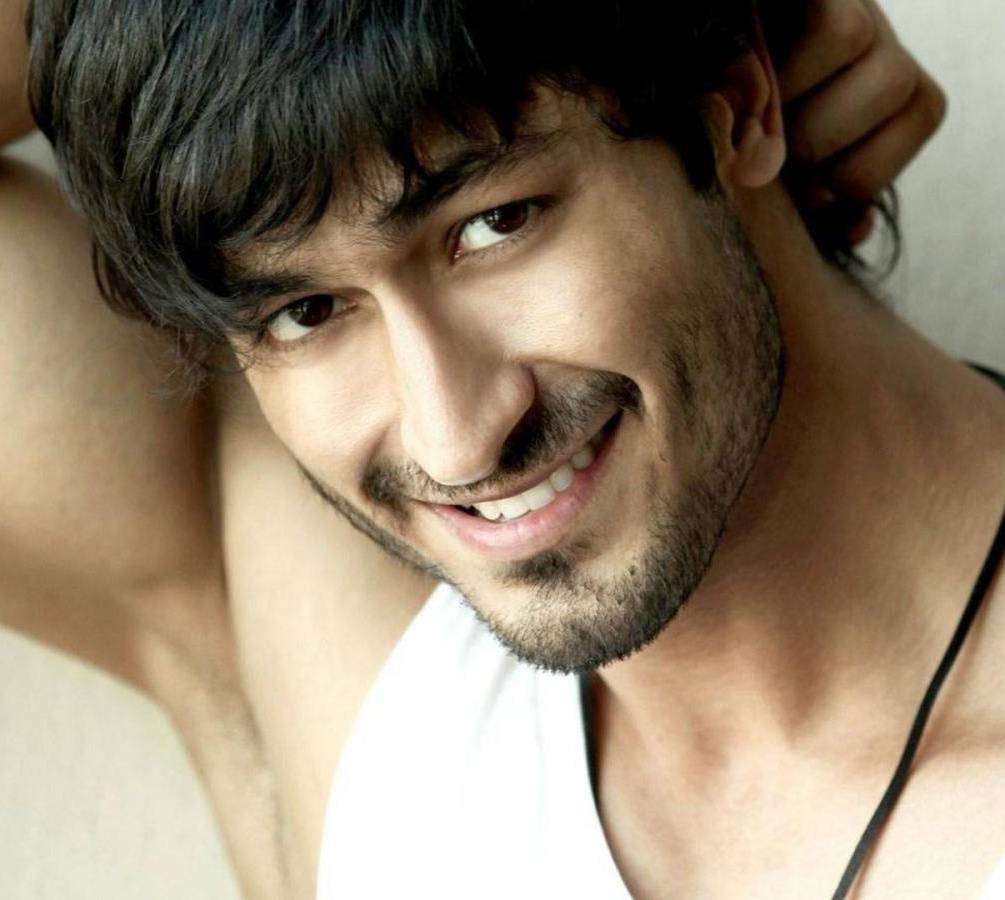 1005x900 Vidyut Jamwal wallpaper