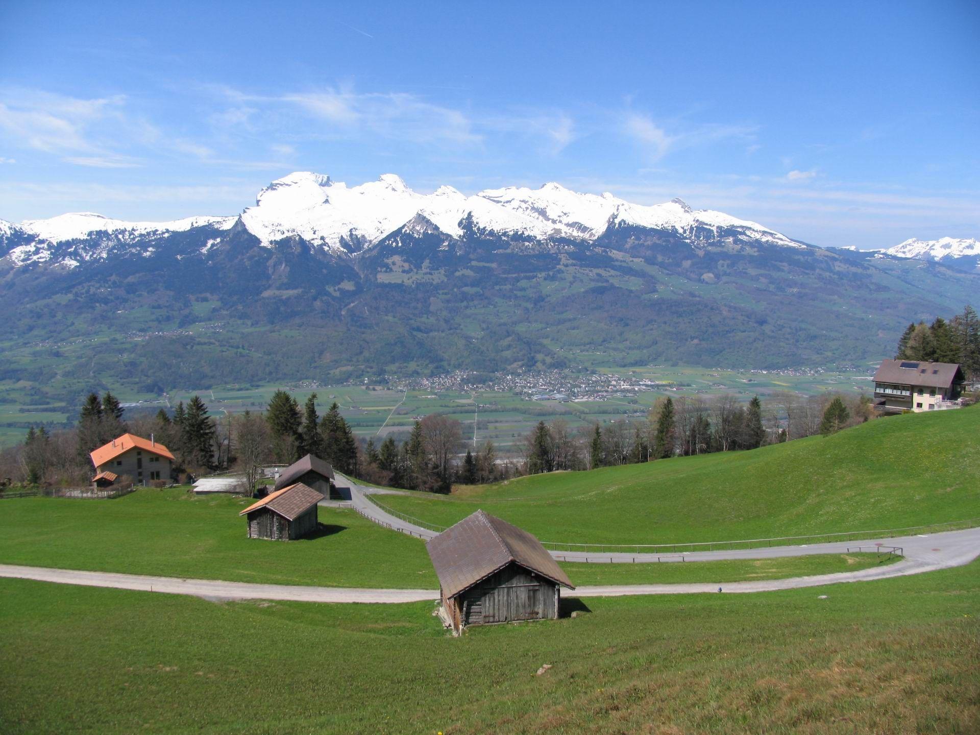 1920x1440 Triesen liechtenstein Travel photo and wallpaper