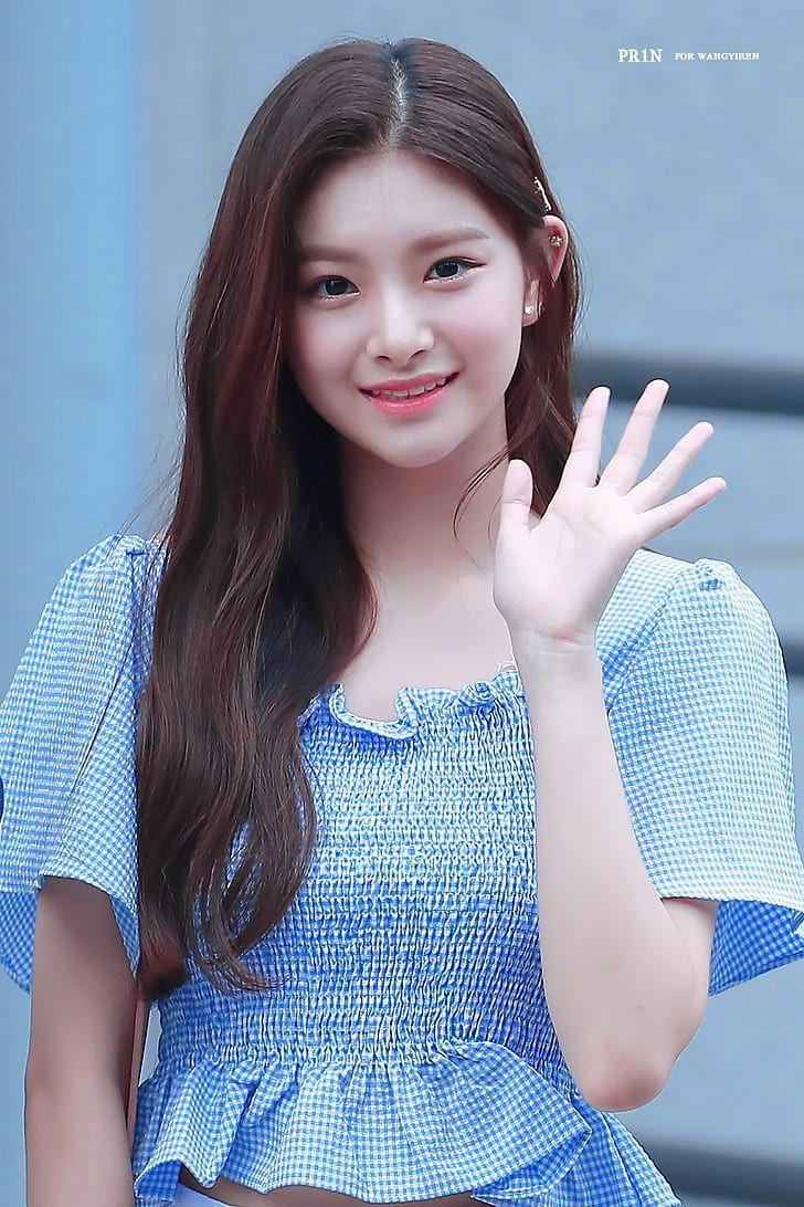 728x1092 EVERGLOW, K Pop, Wang Yiren HD Wallpaper. Kpop, Kpop Girls, Wang