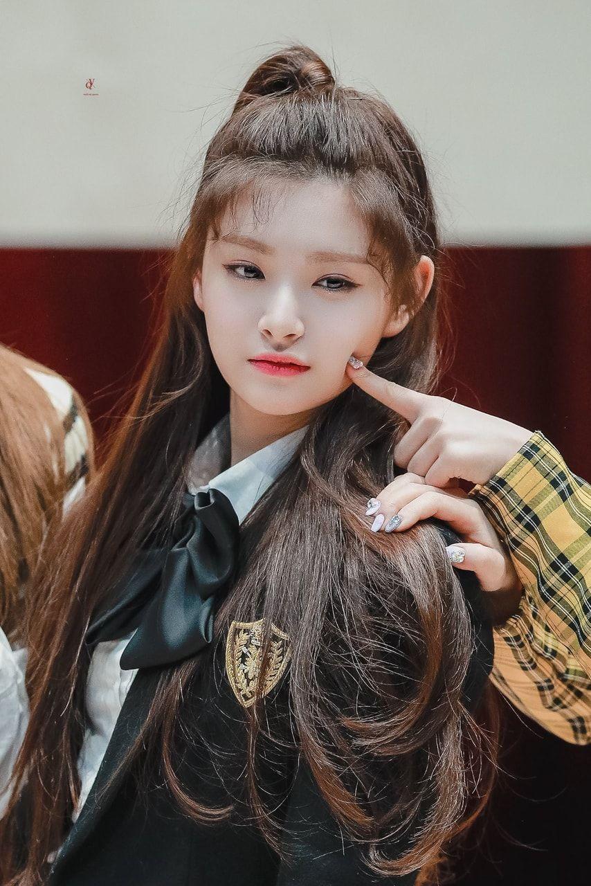 854x1280 image about Wang Yiren. EVERGLOW. 왕이런. See more about everglow, yiren and wang yiren