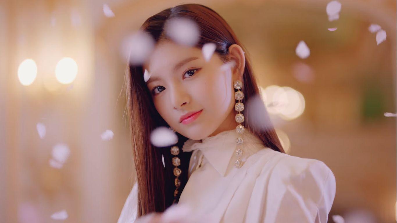 1366x768 Wang Yi Ren Everglow Appears Beautiful and Elegant in Video 'Crank in Film '. Korean Celeb Gossip