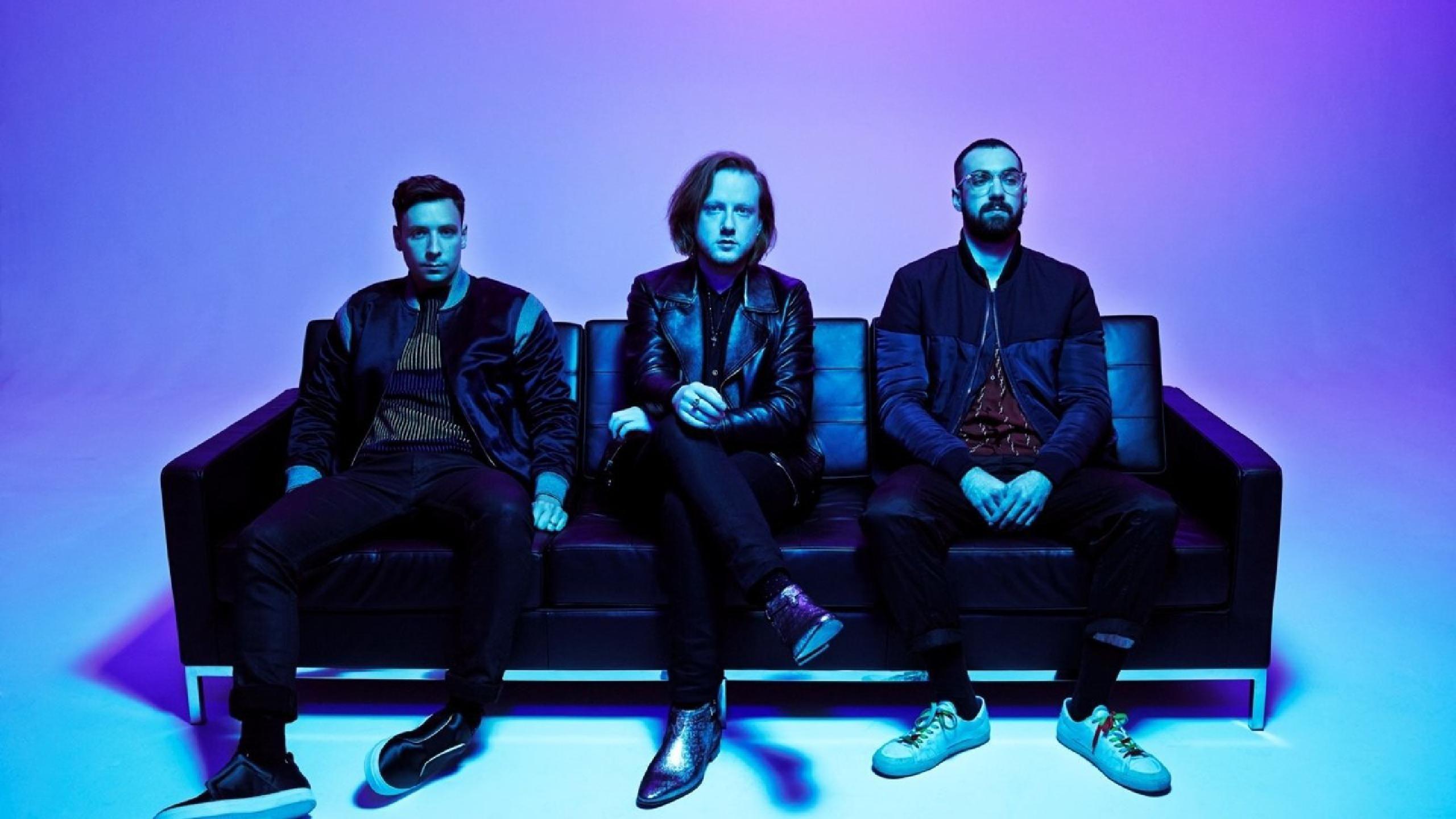 2560x1440 Two Door Cinema Club tour dates 2020 2021. Two Door Cinema Club tickets and concerts