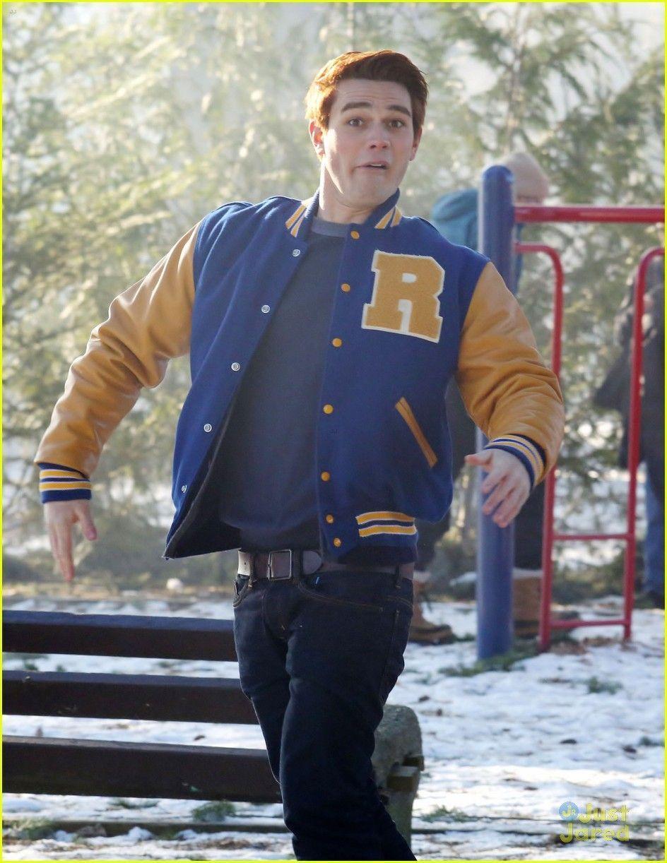 944x1222 KJ Apa Wallpaper
