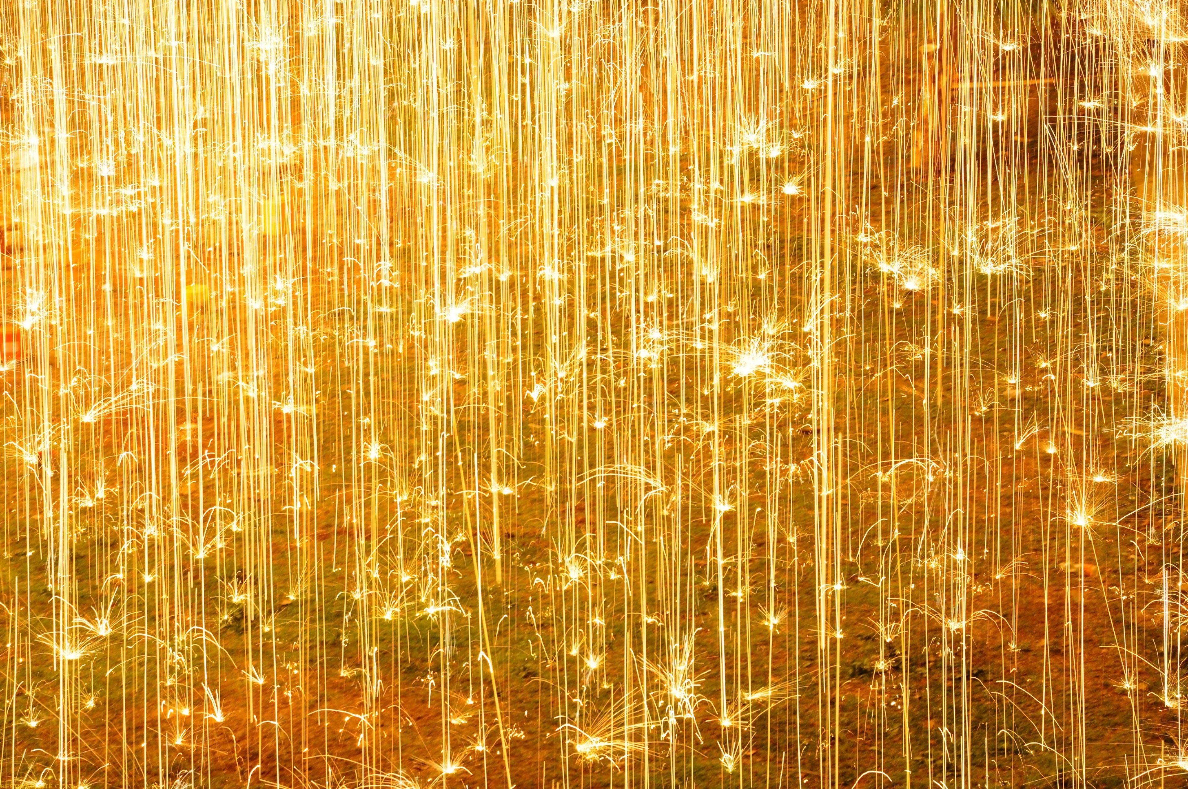 3839x2550 Golden Fireworks