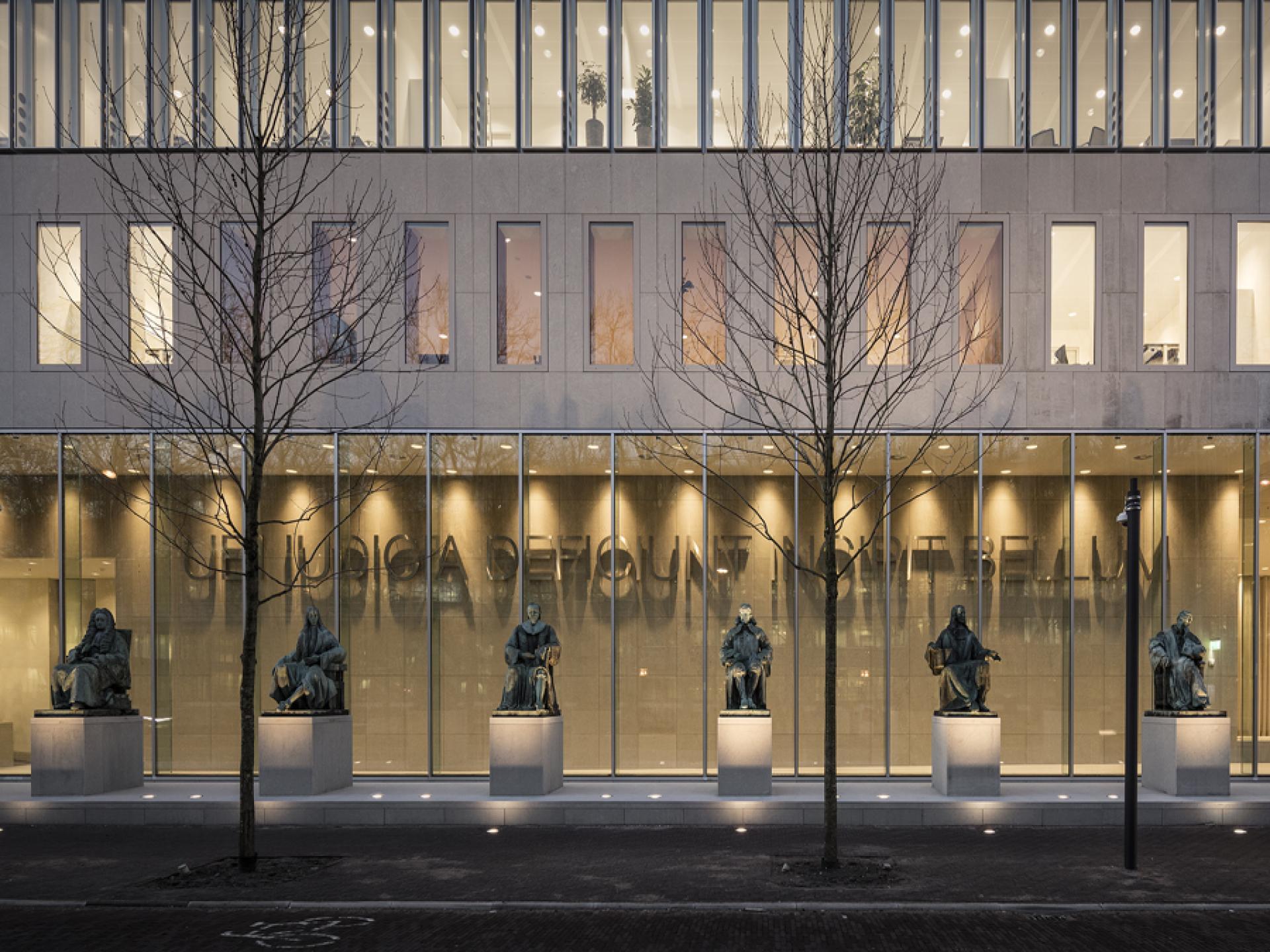 1920x1440 FRAME. Kaan Architecten's Supreme Court exhibits painting of Dutch judicial system