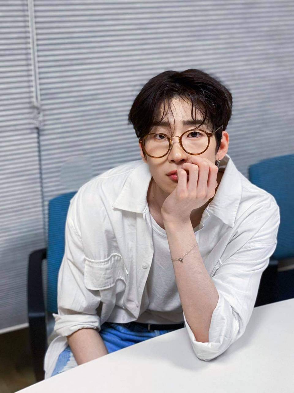 960x1280 Han seungwoo wallpaper