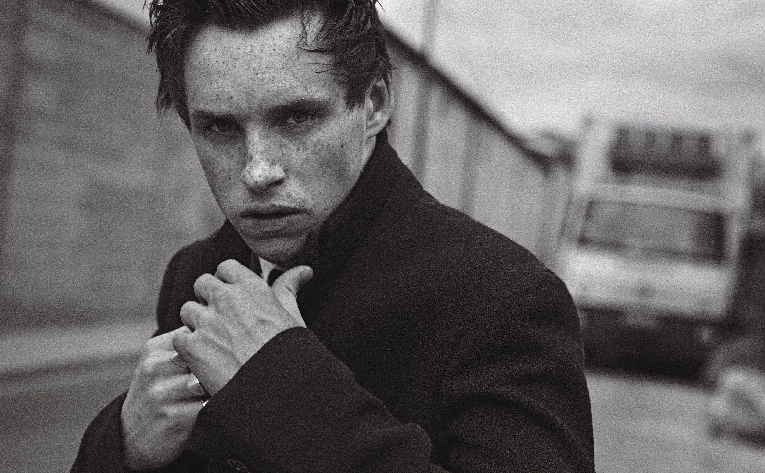 2508x1552 Eddie Redmayne Actor Photo Wallpaper 64781 2508x1552px