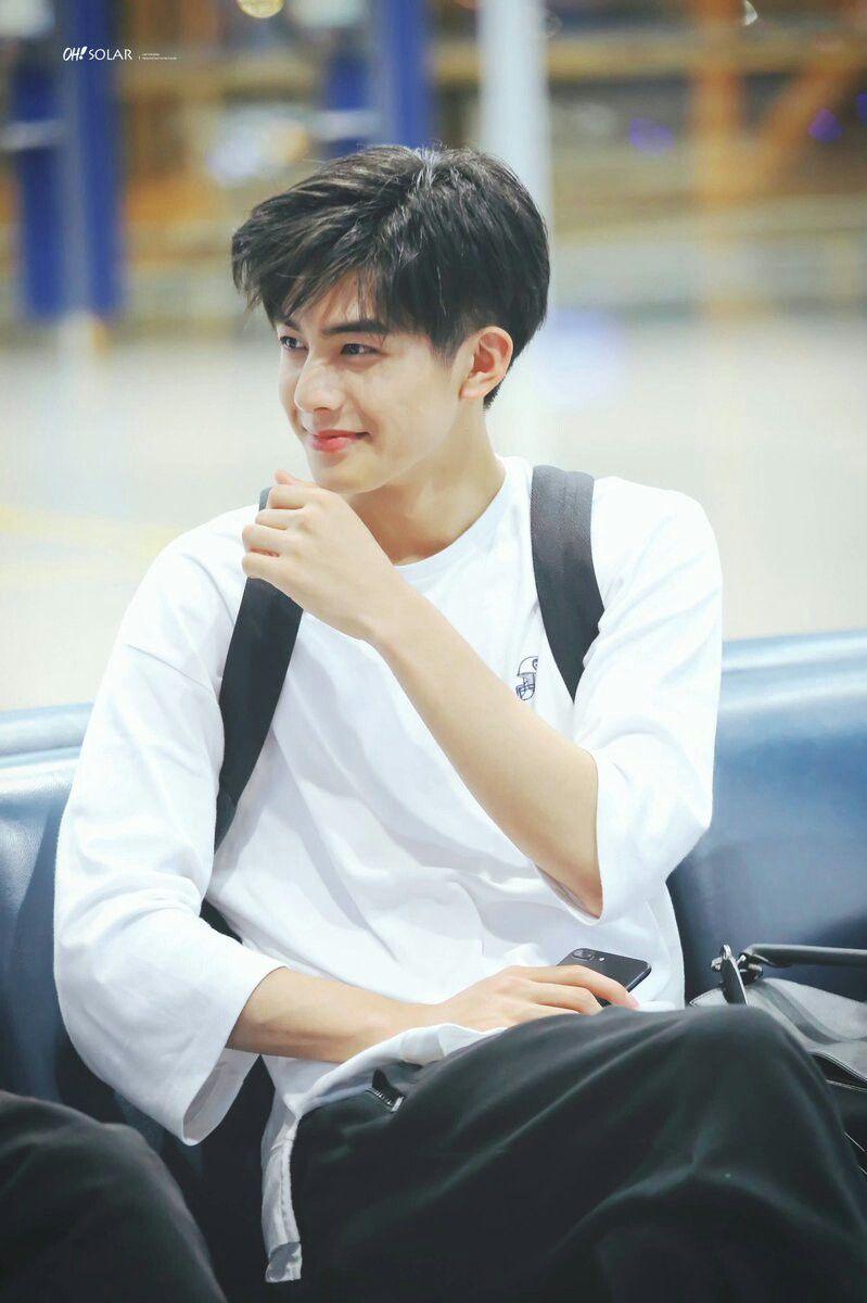 799x1200 Song Weilong. Rambut pria, Potongan rambut pria, Orang