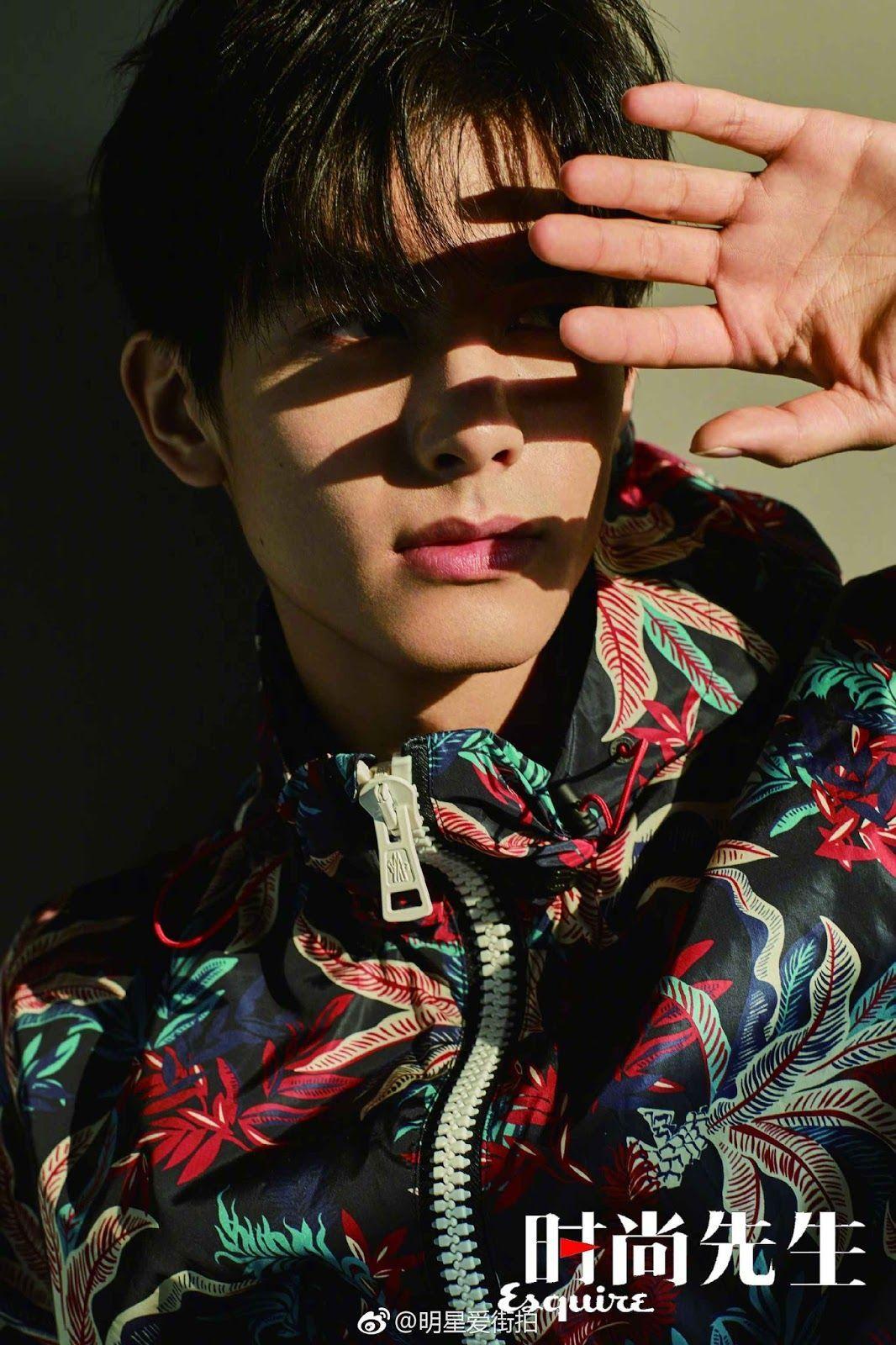1066x1600 Song Wei Long para Esquire China Marzo 2018 trong 2020 (Có hình ảnh). Diễn viên, Dép