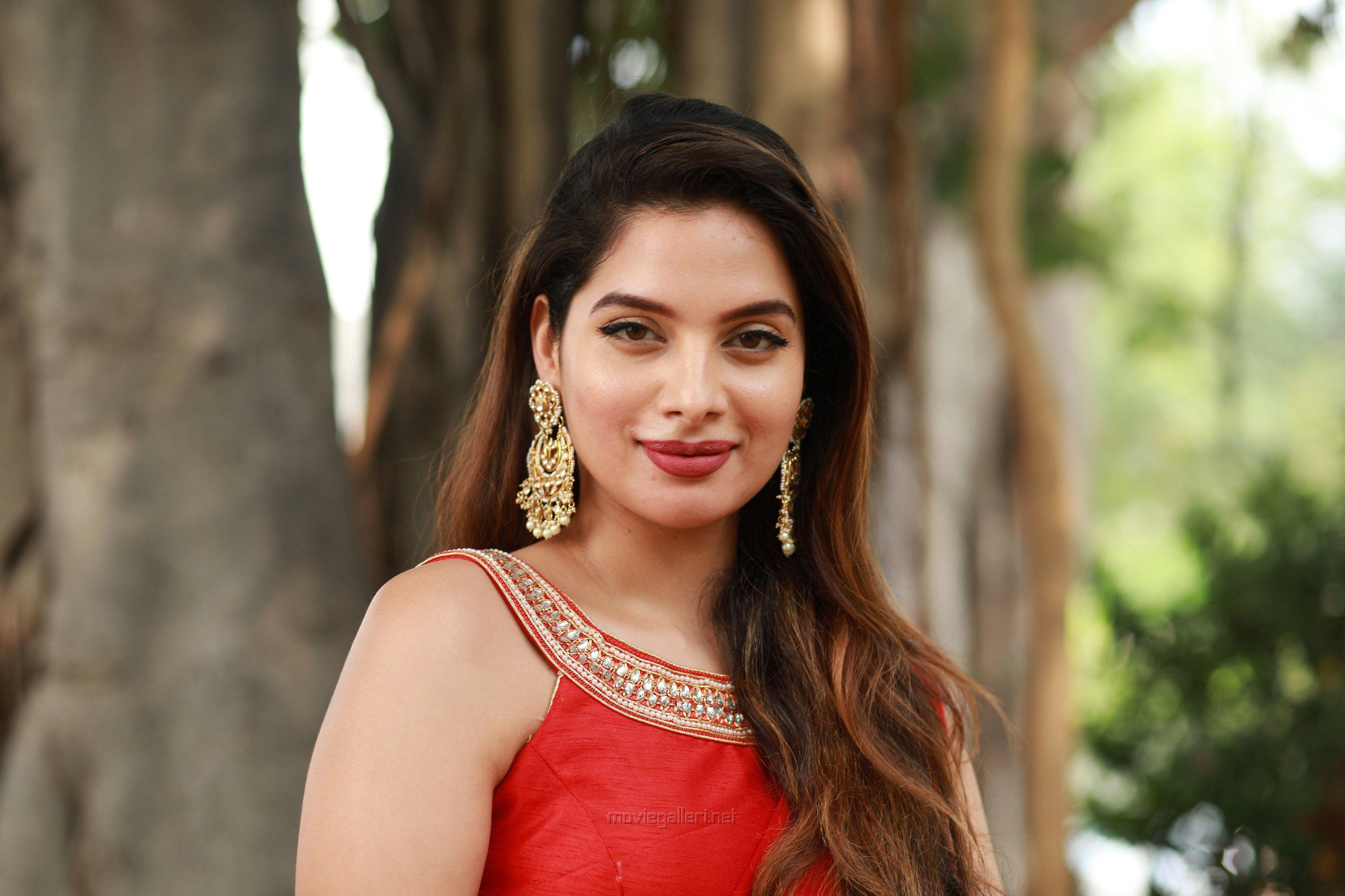 4000x2666 Actress Tanya Hope Red Saree Photo Thadam Audio Launch. New Movie Posters