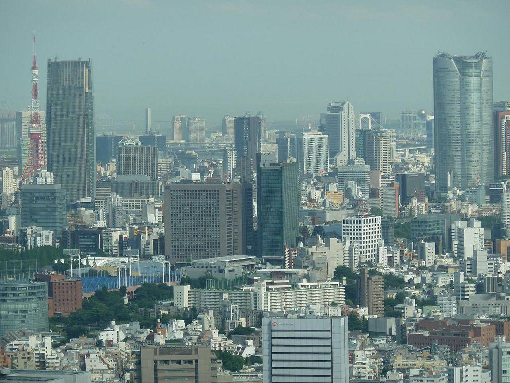 1024x768 Tokyo, jungle of buildings. Christian Van Der Henst S