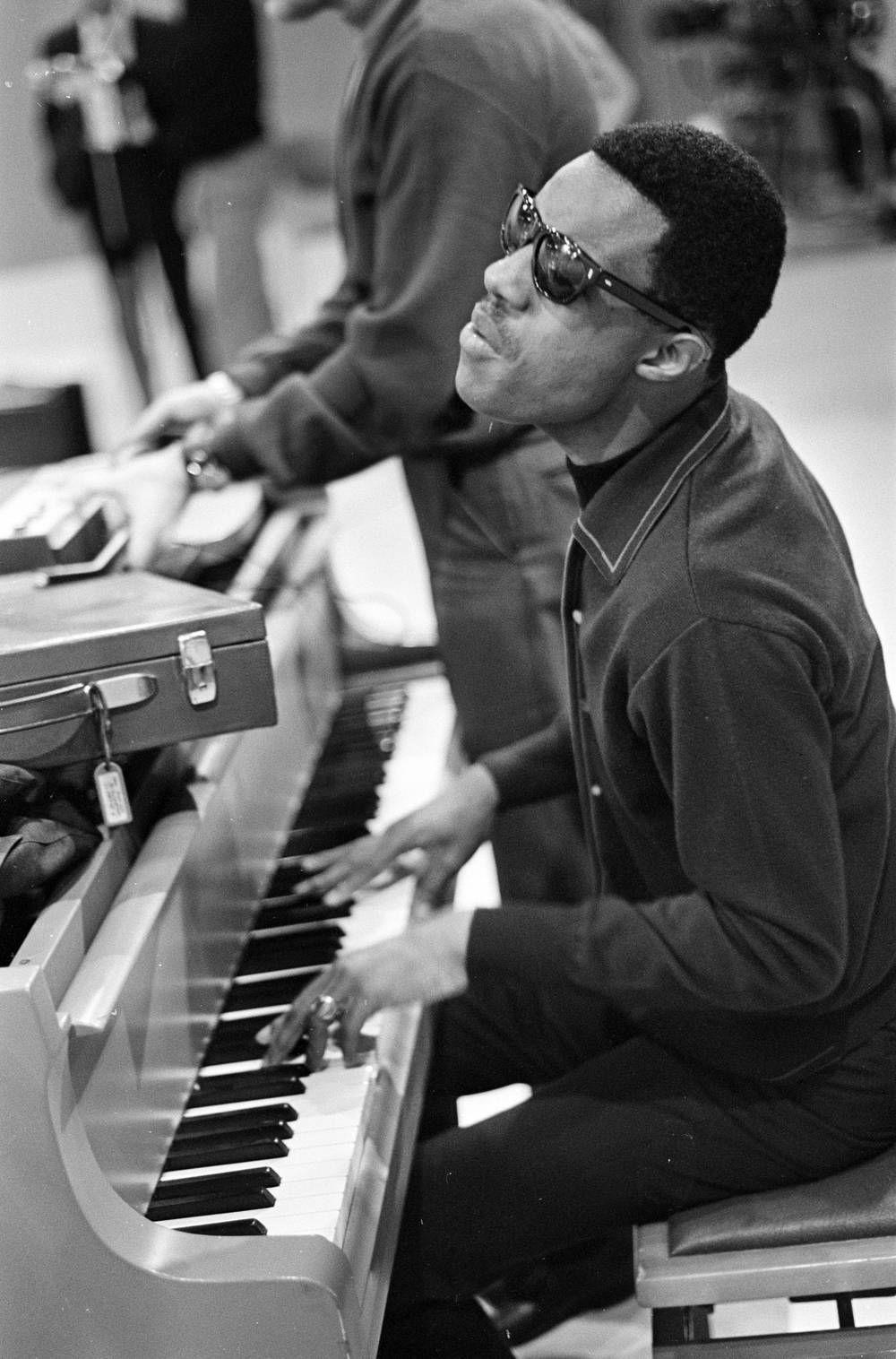 1000x1516 Stevie Wonder- Nationaal Archief de Nijs. Stevie wonder, Black music, Motown
