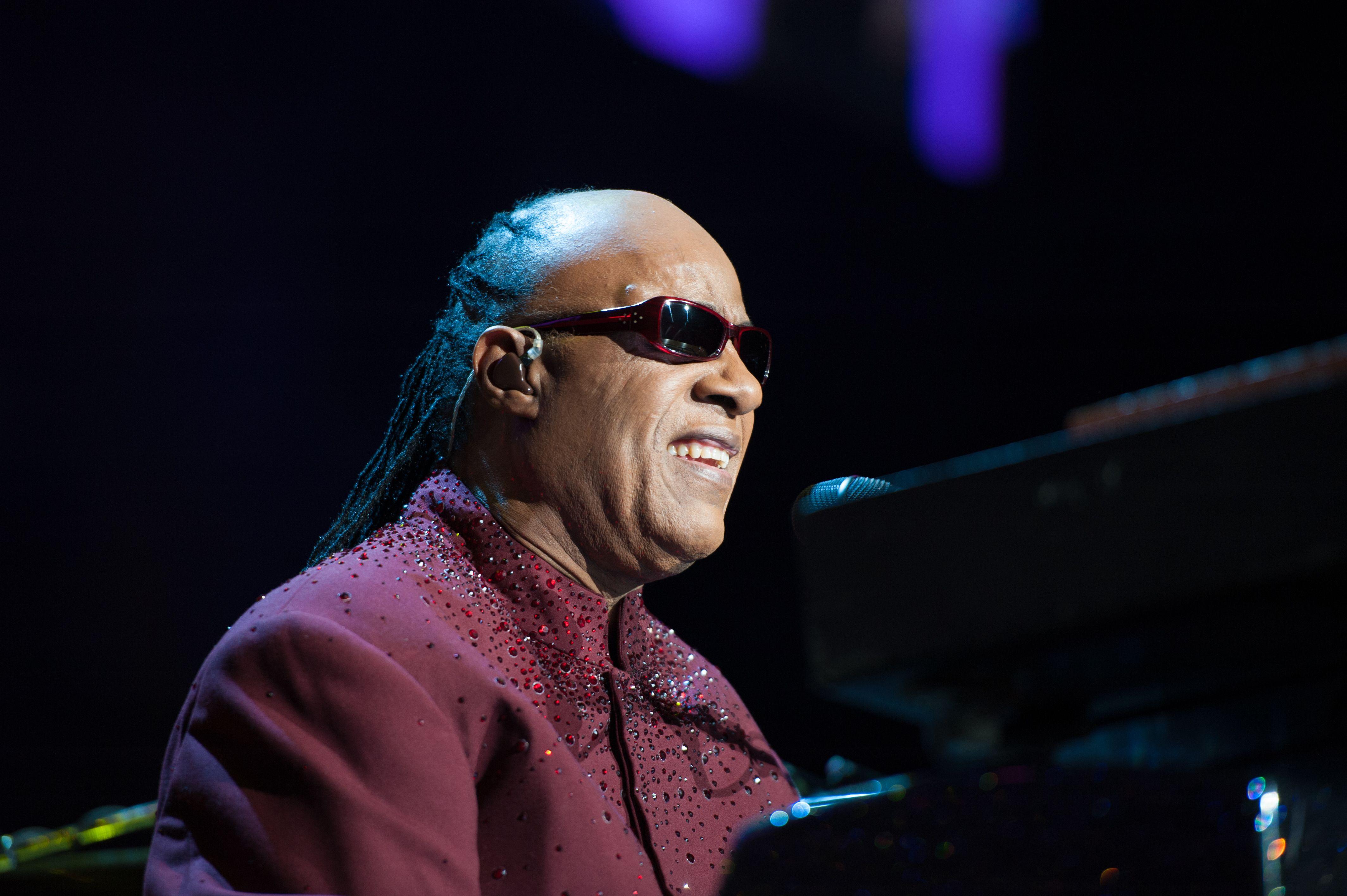 4256x2832 Stevie Wonder Performing Wide Wallpaper 60757 4256x2832px