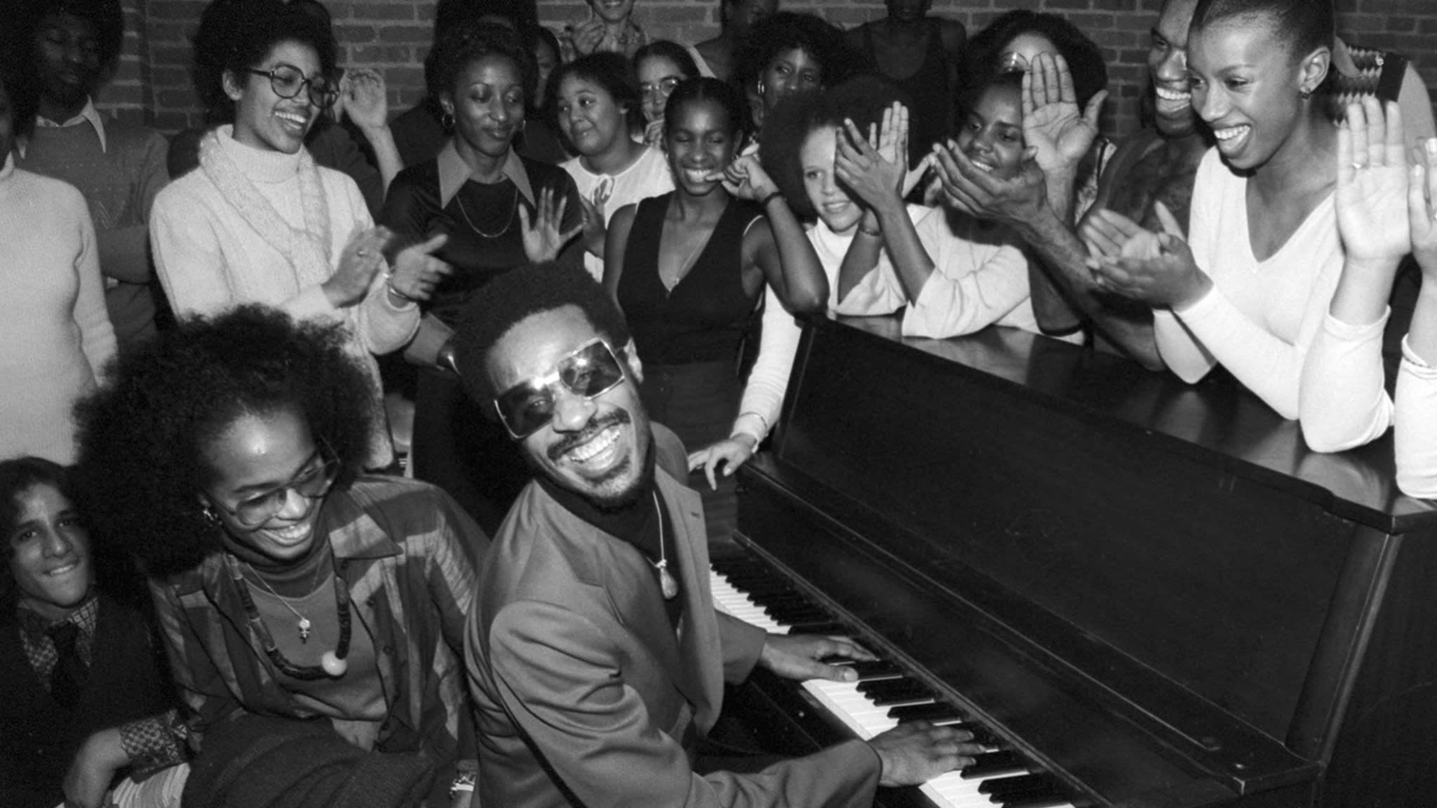 2048x1152 From Stevie Wonder's Pastime Paradise to Coolio's Gangsta's Paradise