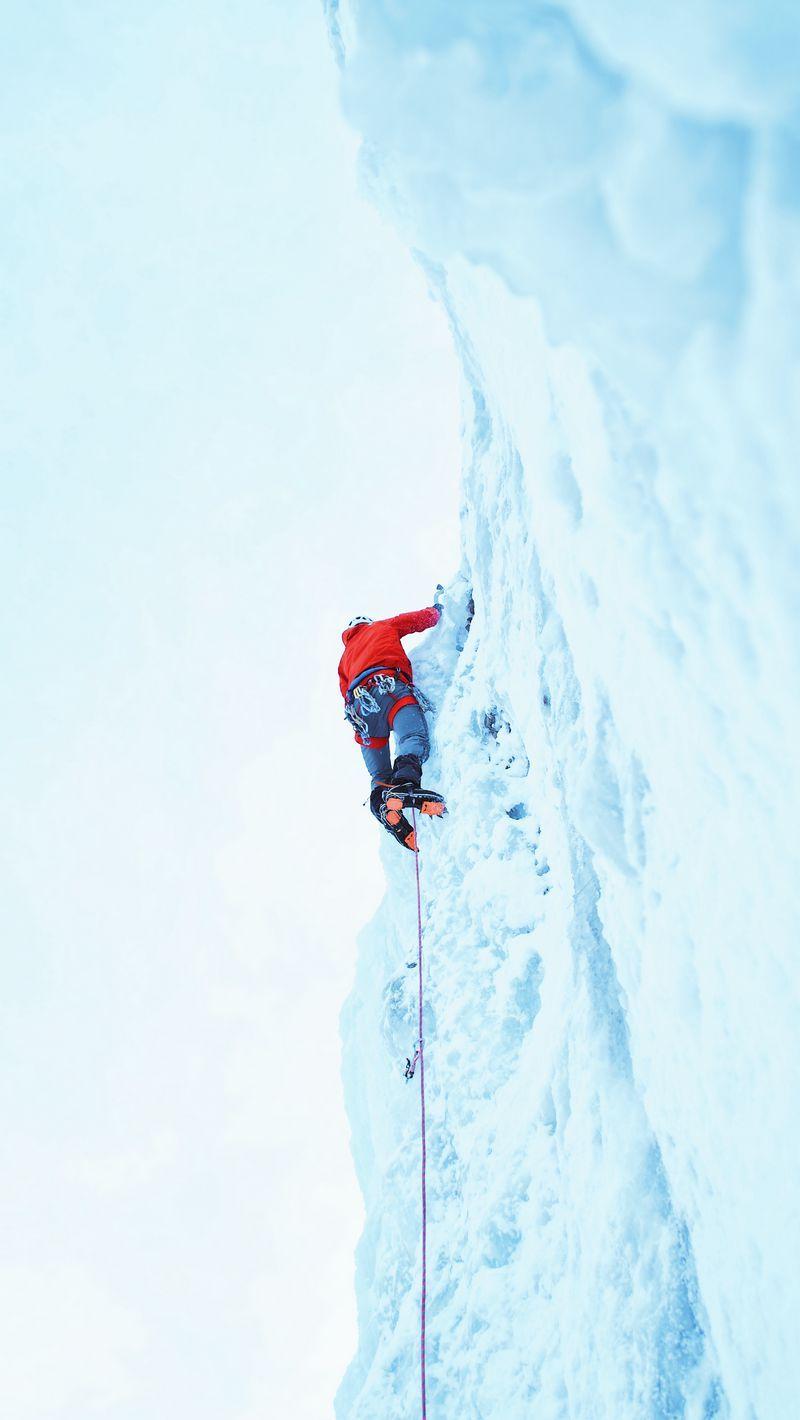 800x1420 Download Wallpaper 800x1420 Climber, Snow, Mountain, Climbing Iphone Se 5s 5c 5 For Parallax HD Background