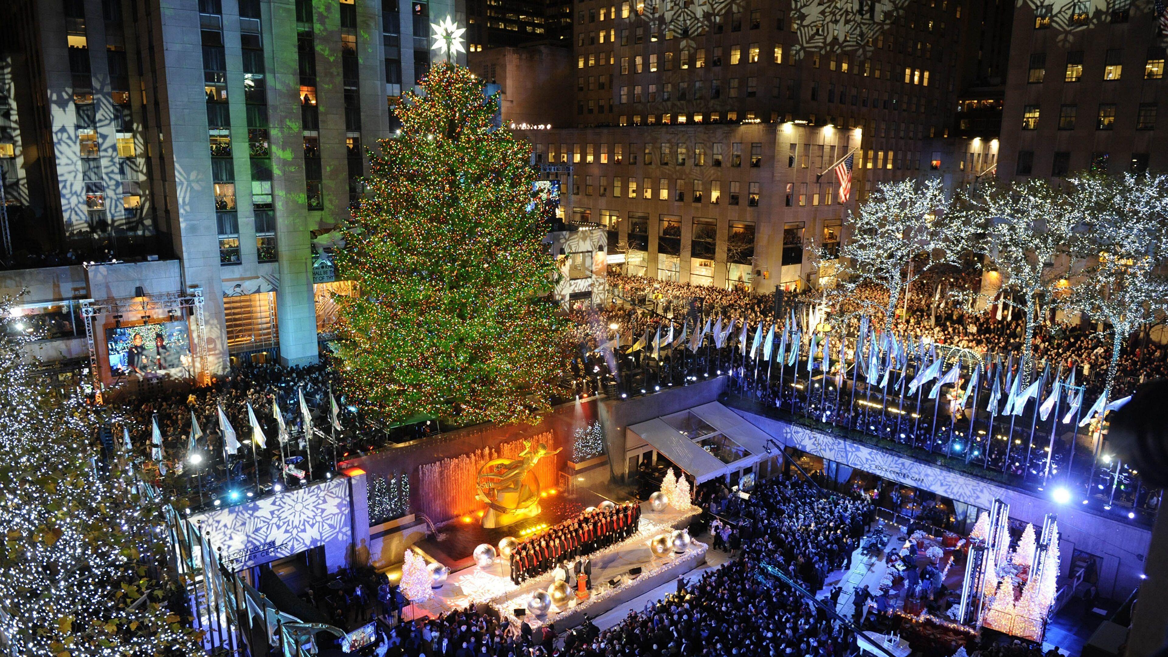 3840x2160 Rockefeller Center annual Christmas tree lighting Manhattan, NYC [4245 X 2388]