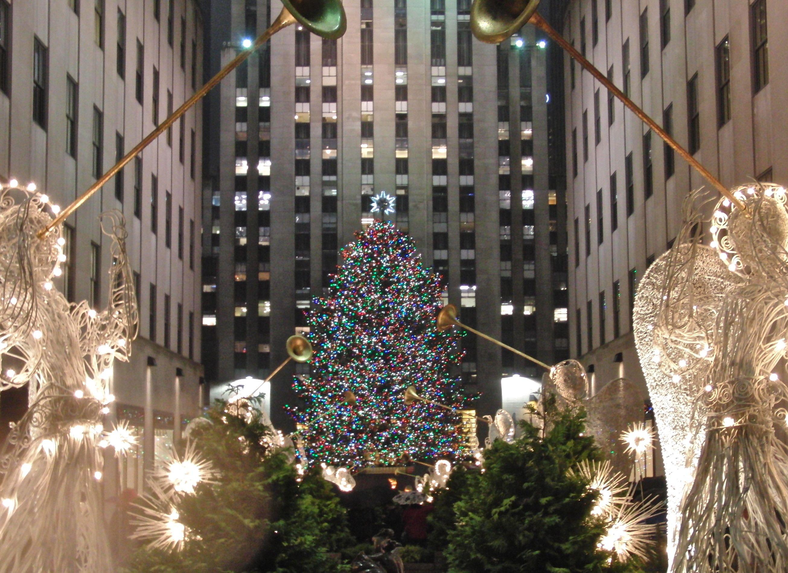 2611x1899 New York Christmas Wallpaper