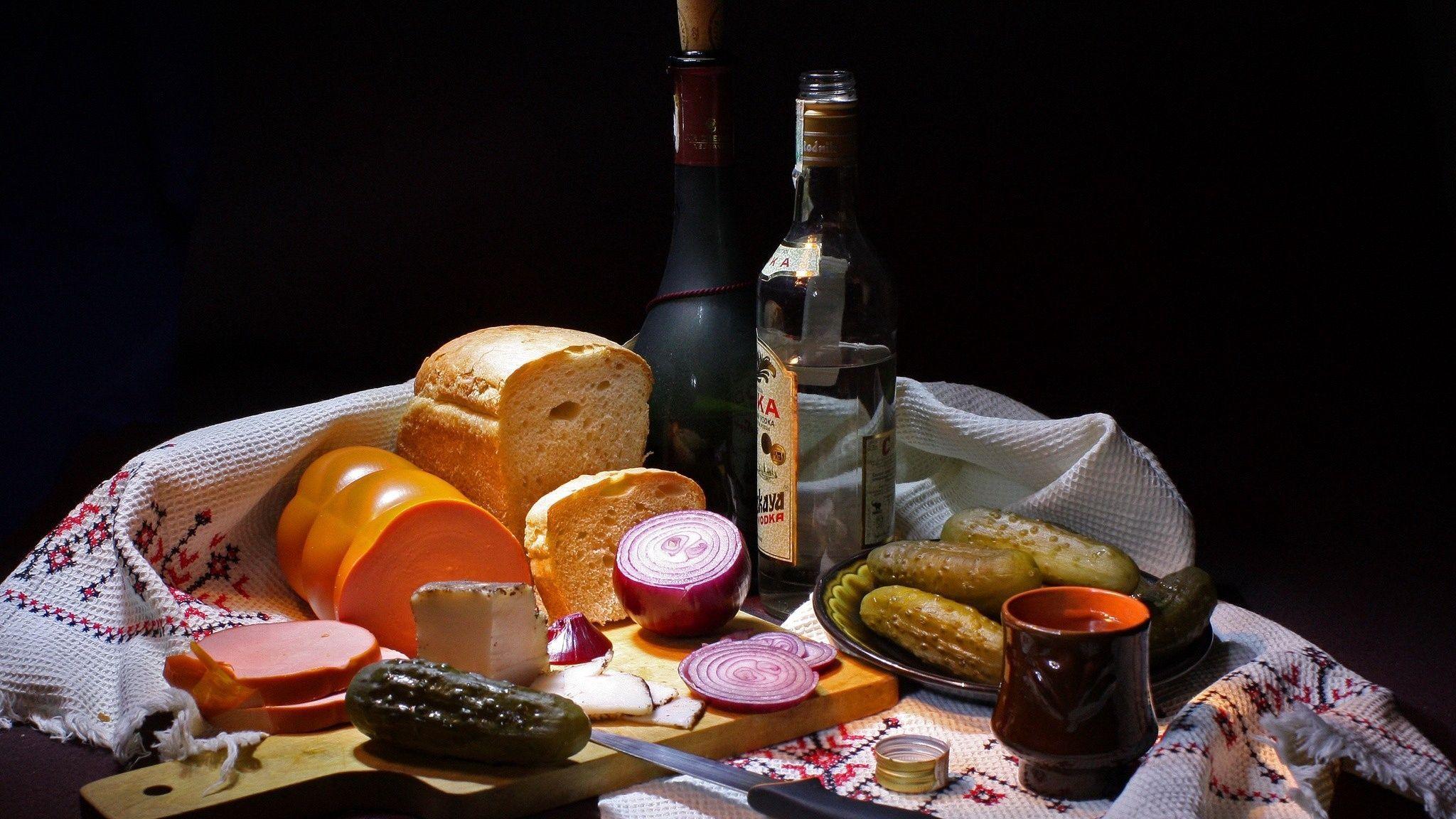 2048x1152 Download wallpaper 2048x1152 bread, pickles, sausages, drinks ultrawide monitor HD background