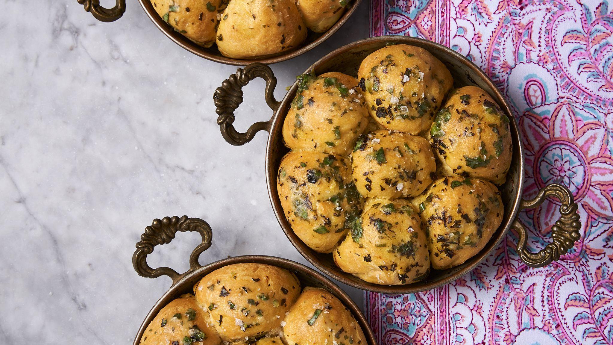 2048x1152 Wild garlic bread