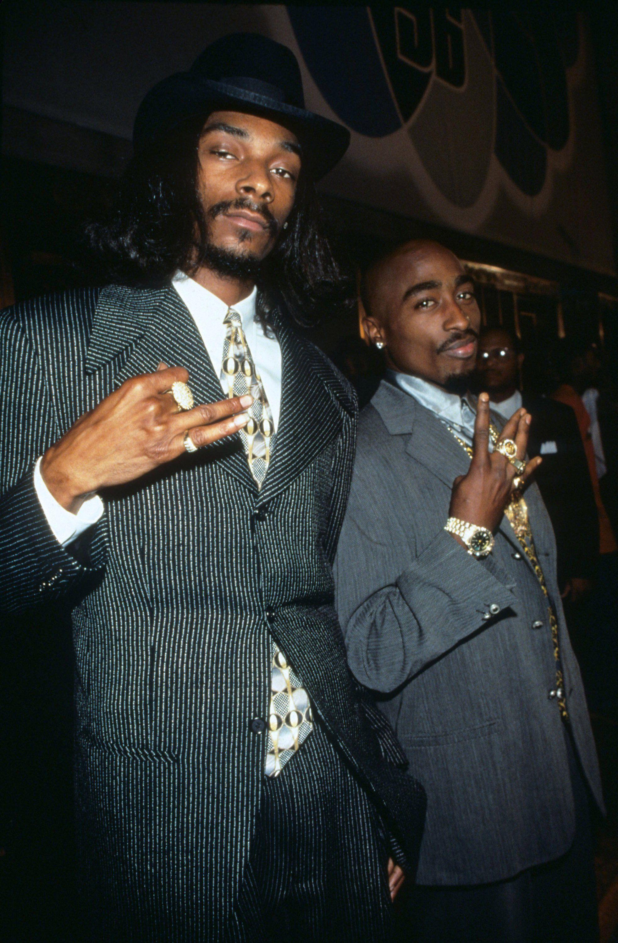 1966x3000 Rings on His Fingers: 14 Dudes in Rings—From Jimi Hendrix to Gucci's Alessandro Michele to the Pope. Tupac, Tupac picture, Snoop doggy dogg