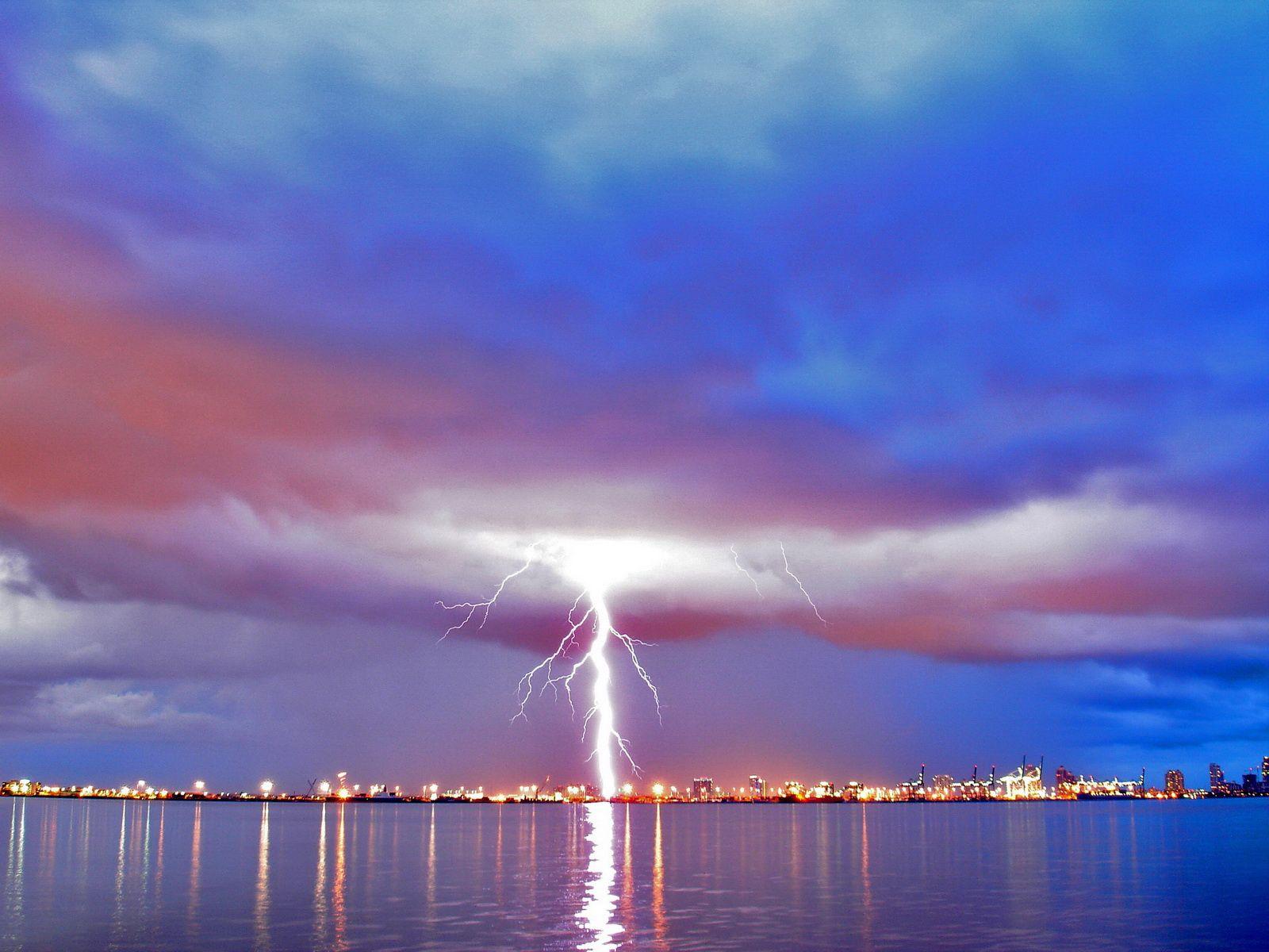 1600x1200 Lightning Wallpaperx1200