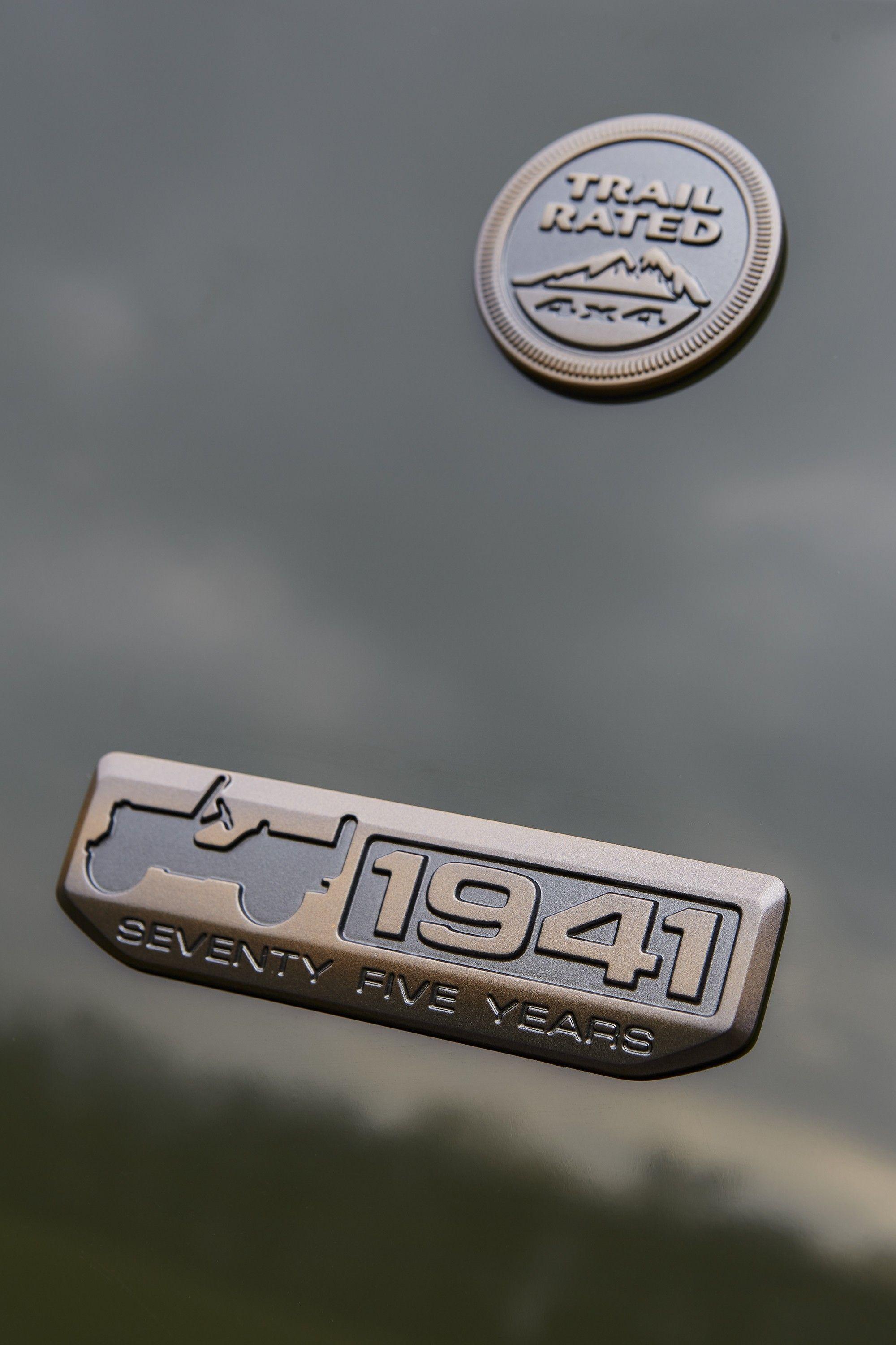 2000x3000 Jeep Logo Wallpaper
