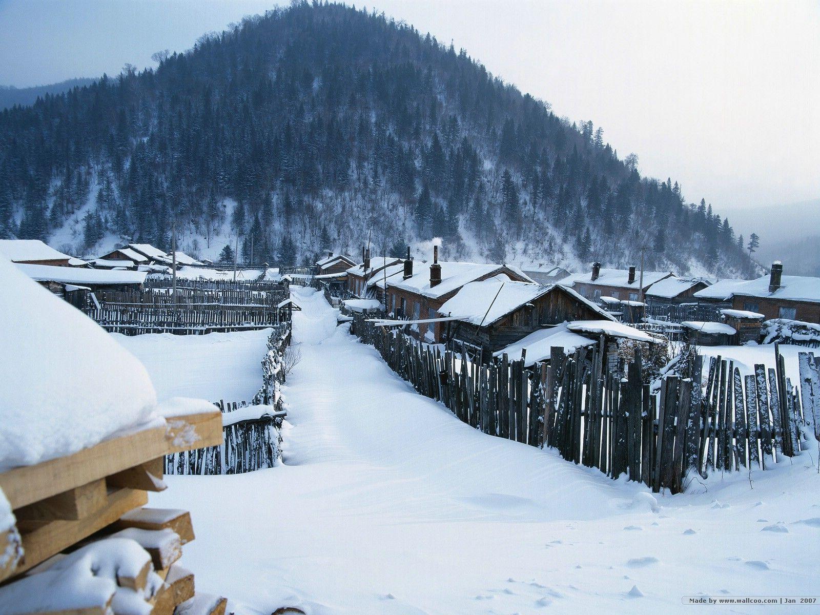 1600x1200 Snow Scene in Village Village wallpaper 1600x1200 NO.14 Desktop Wallpaper