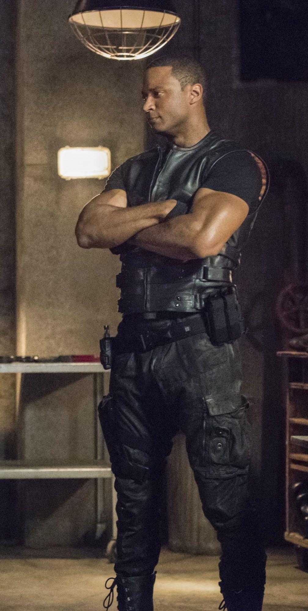 1008x2002 Arrow 4x01 Arrow Diggle. Arrow tv series, David ramsey, Green arrow