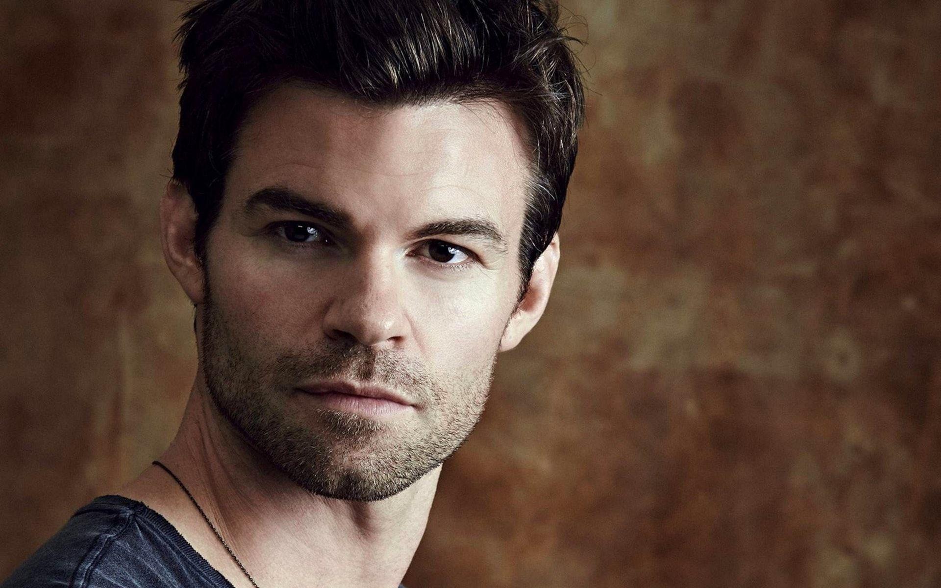 1920x1200 Daniel Gillies HD