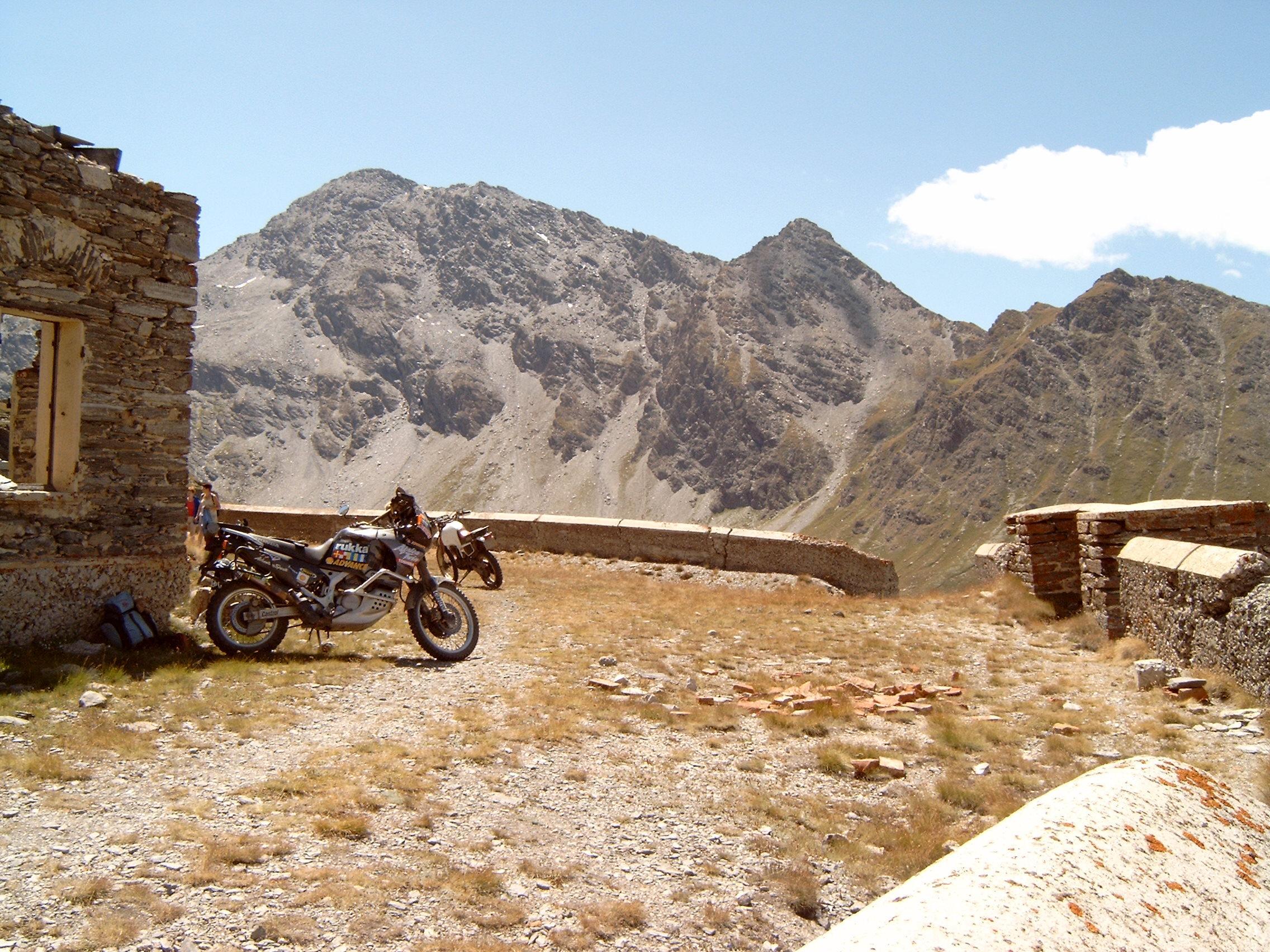 2272x1704 Honda XRV 750 Africa Twin picture. Honda photo gallery