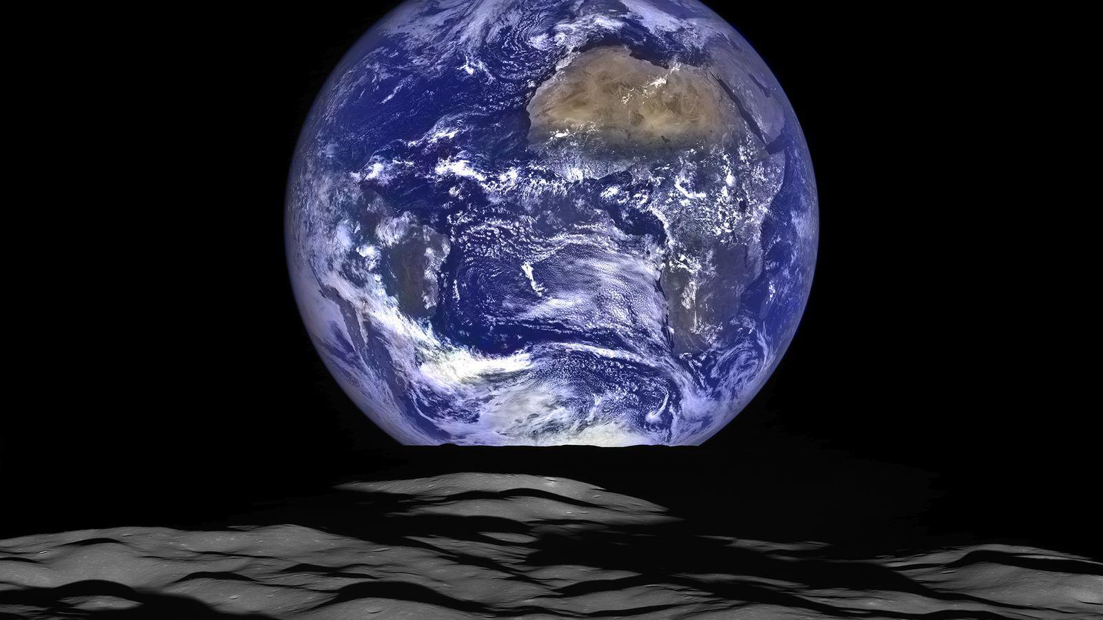 1600x900 NASA just released an unbelievable new image of the Earth rising over the Moon