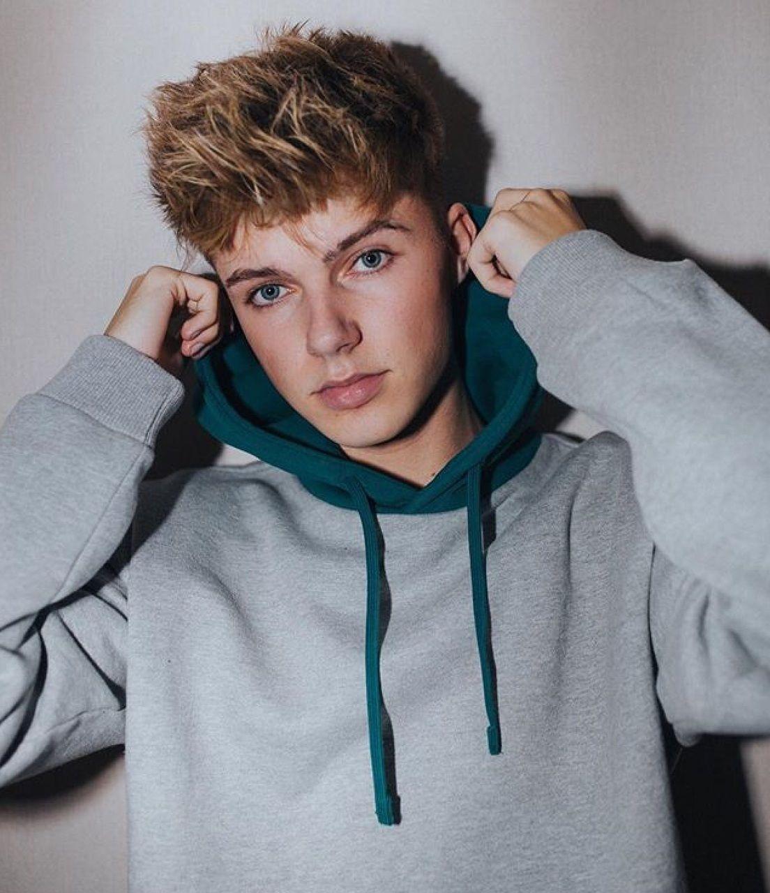 1104x1280 HRVY Harvey Leigh Cantwell Wallpaper