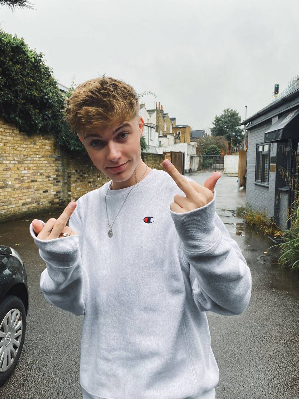 960x1280 Hrvy Twitter gang wallpaper
