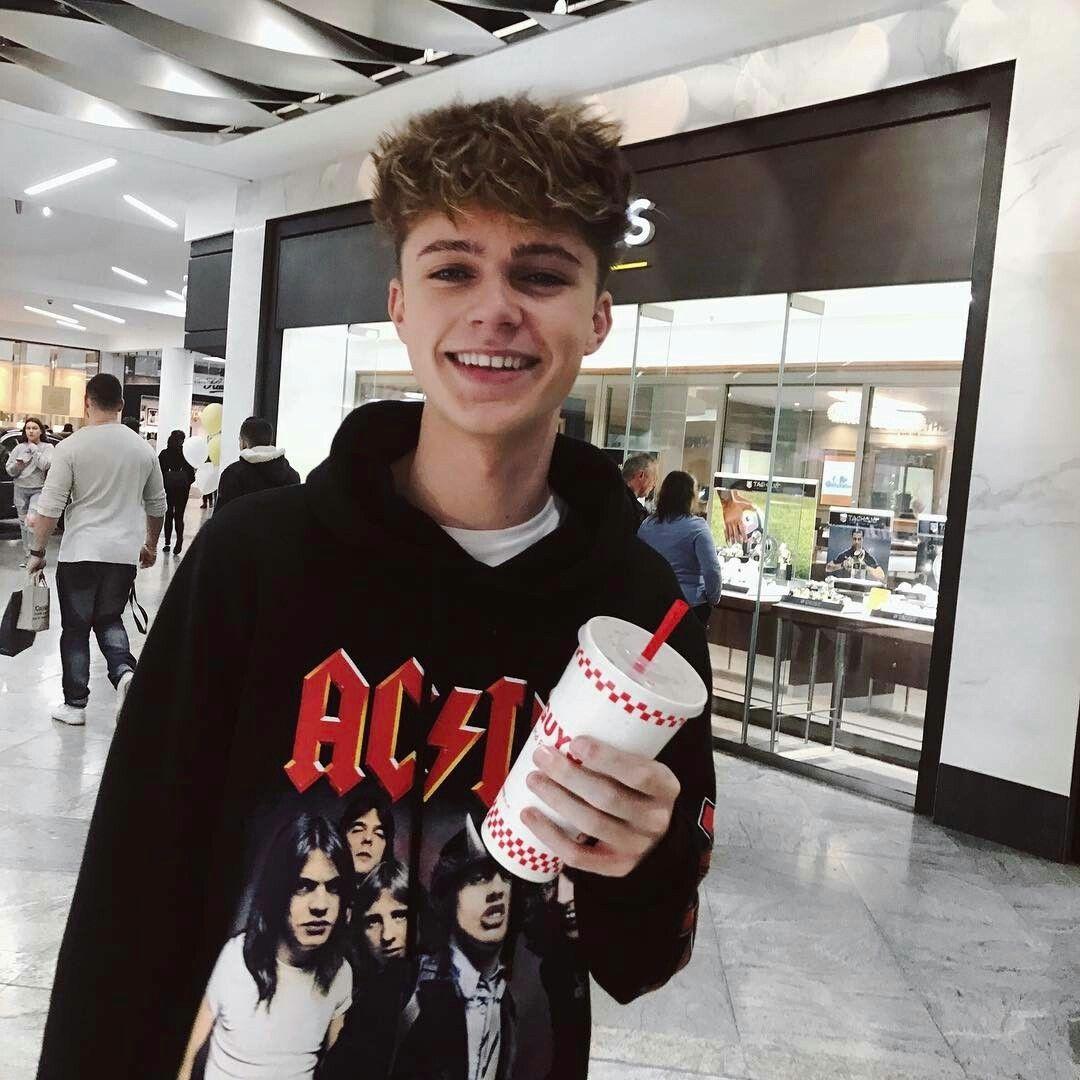 1080x1080 Harvey Leigh Cantwell Wallpaper